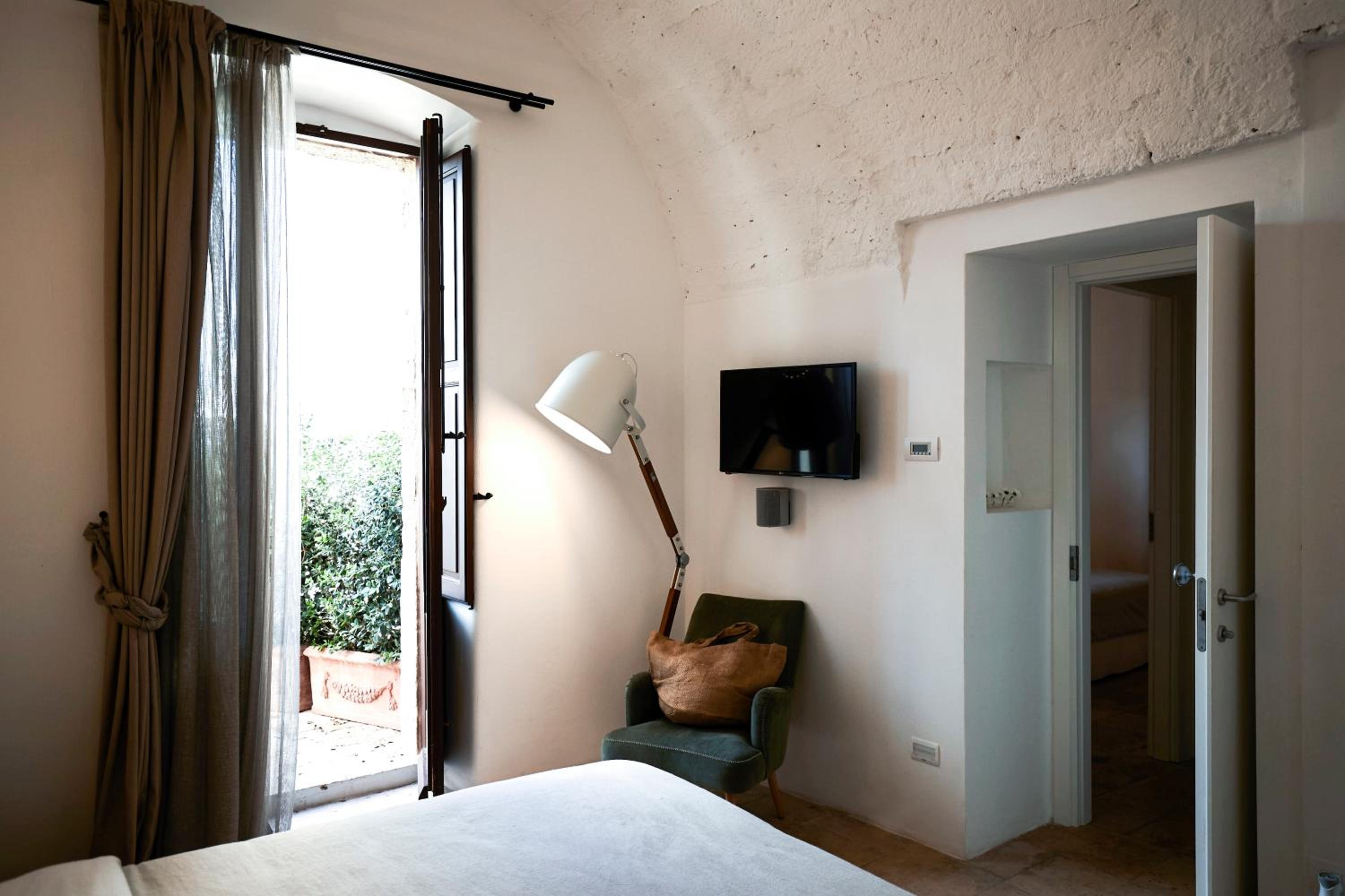 Oltremare Deluxe Double Room with Balcony and Sea View photo 3