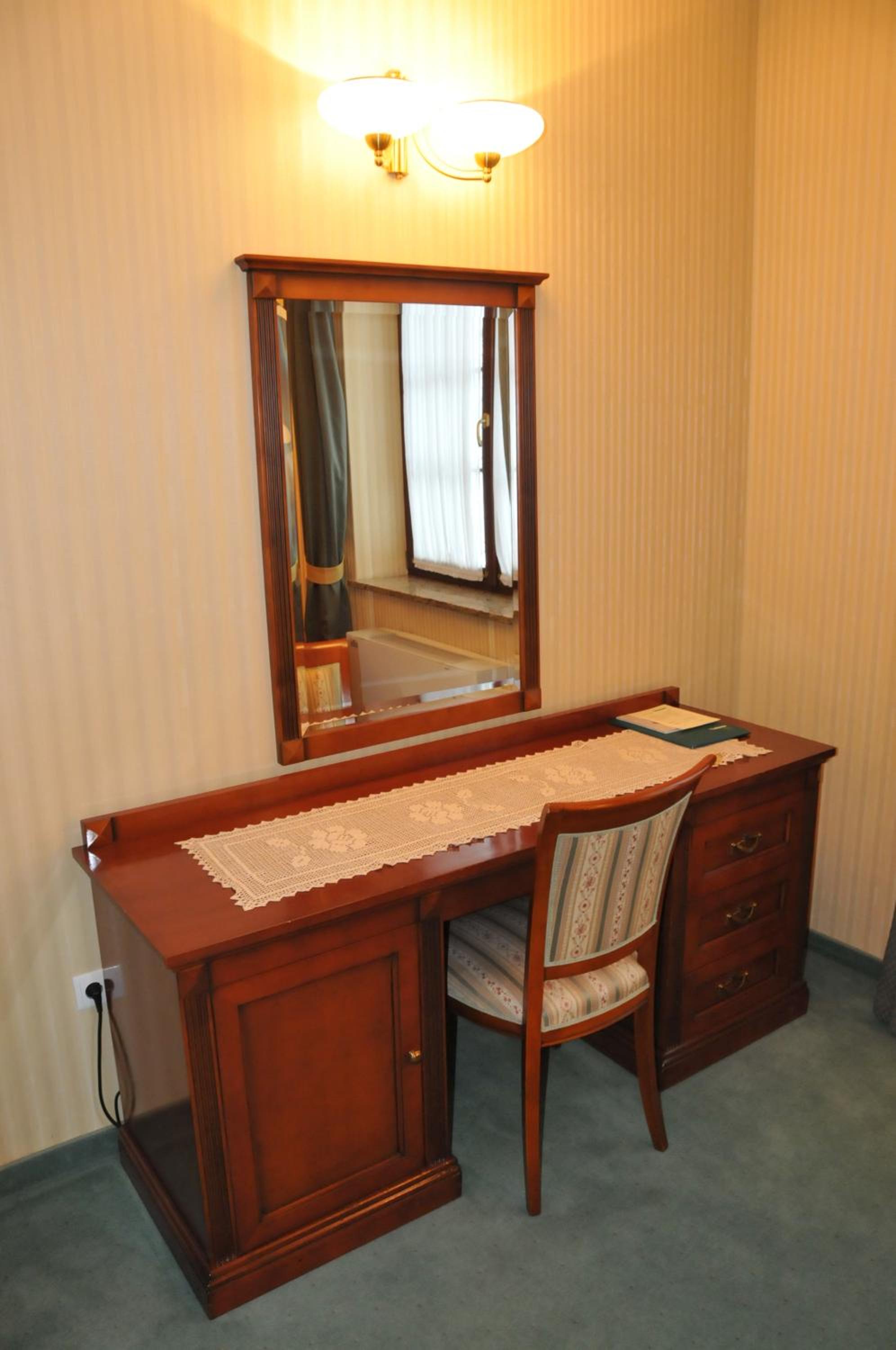 Standard Twin Room - Photo 7