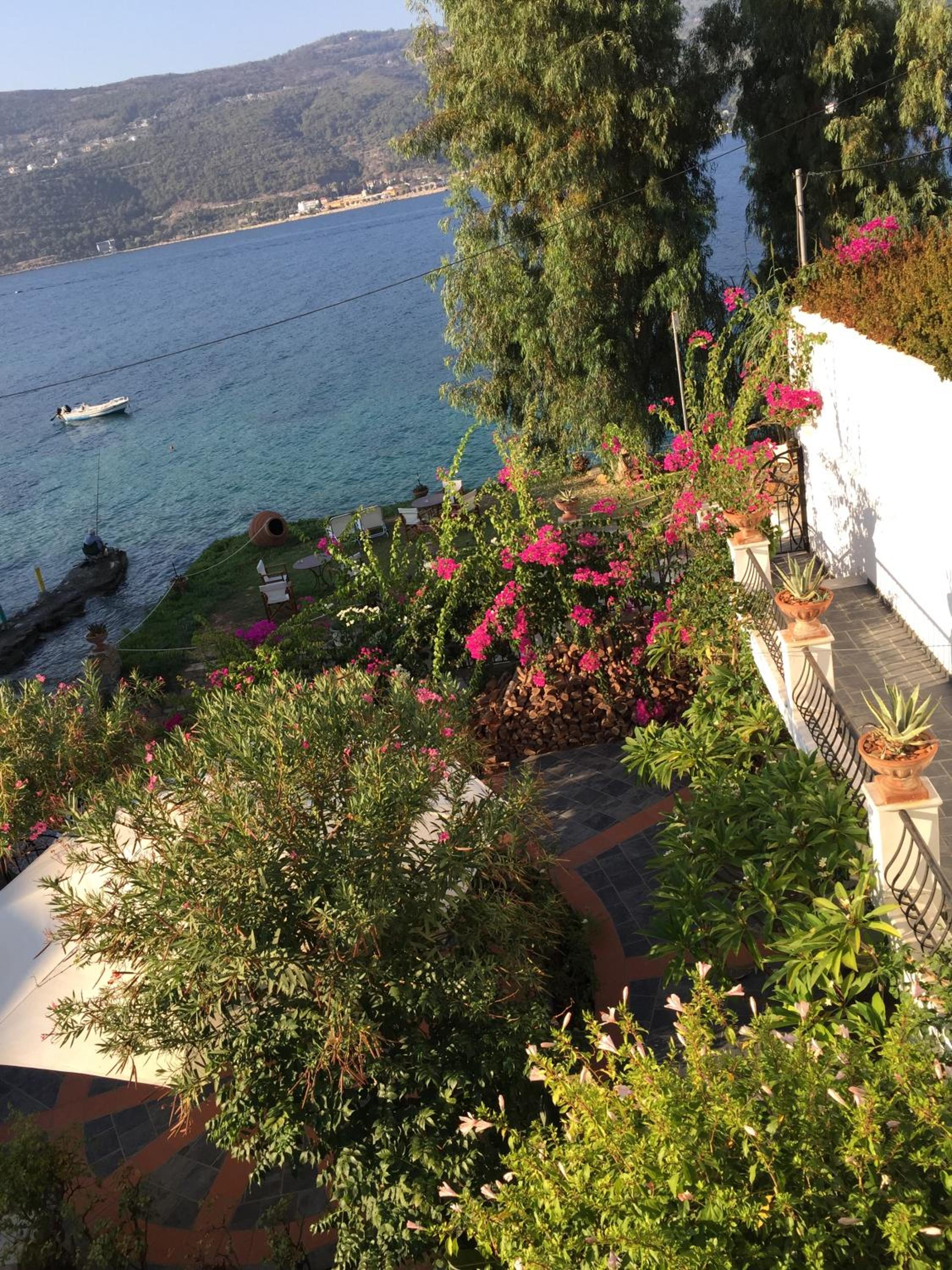 One-Bedroom Apartment with Sea View photo 3