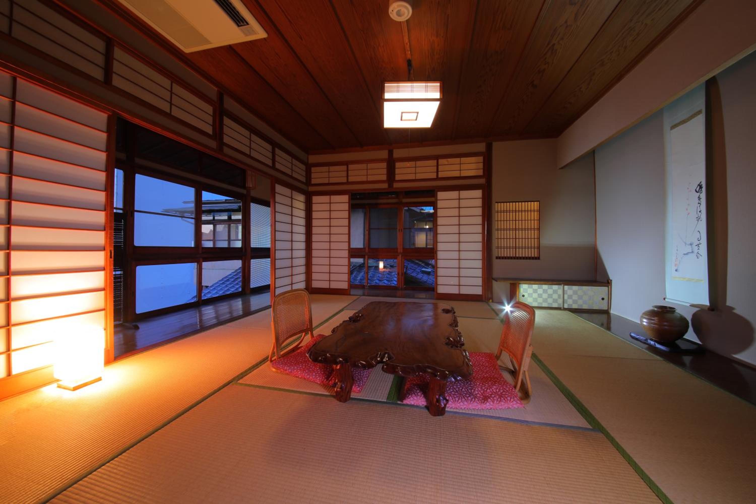Japanese Style Room with Time reserved private hot spring bath(19:30-20:50) - Shared Bathroom and Toilet photo 3
