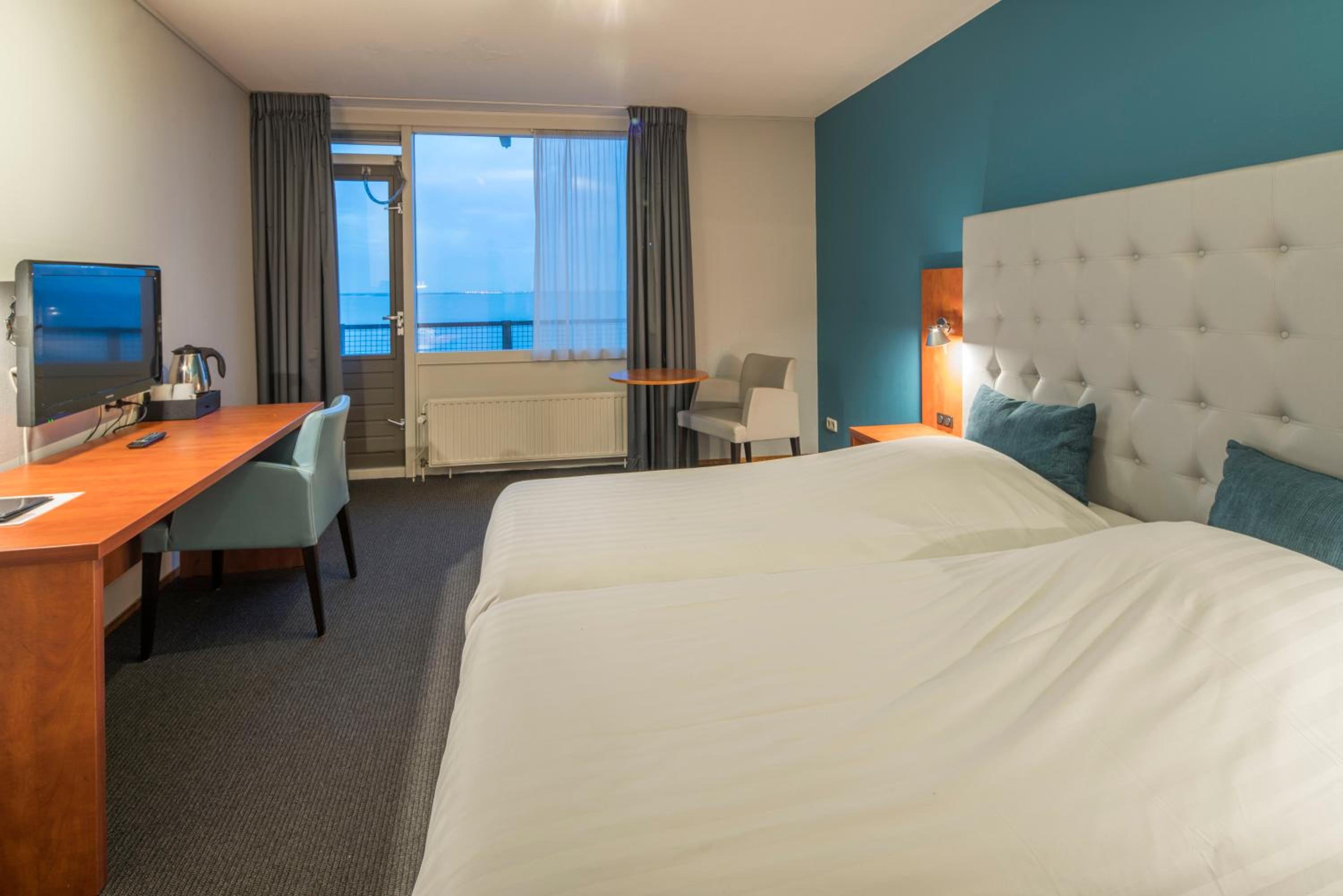 Deluxe Double Room with Balcony and Sea View photo 2