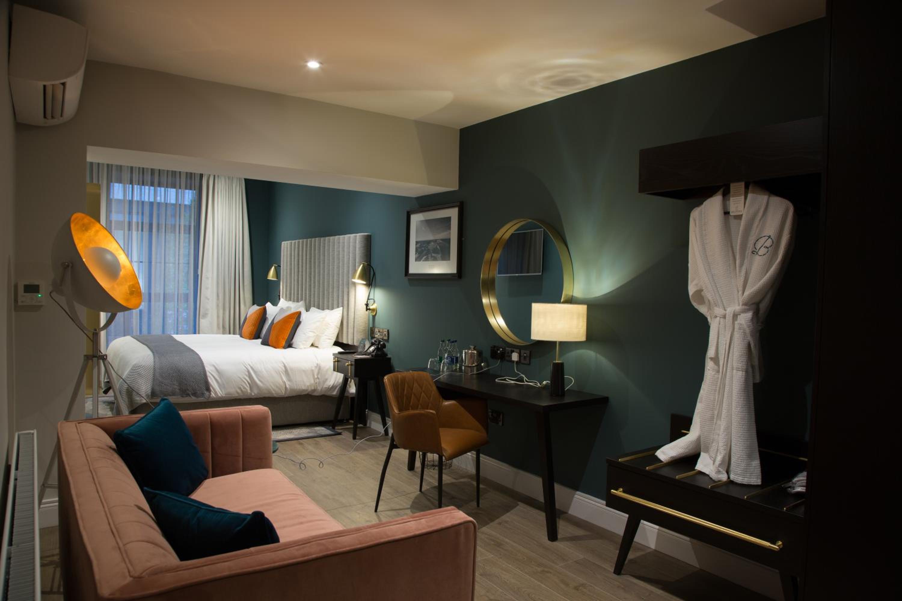 King Suite (accessible) - Photo 10