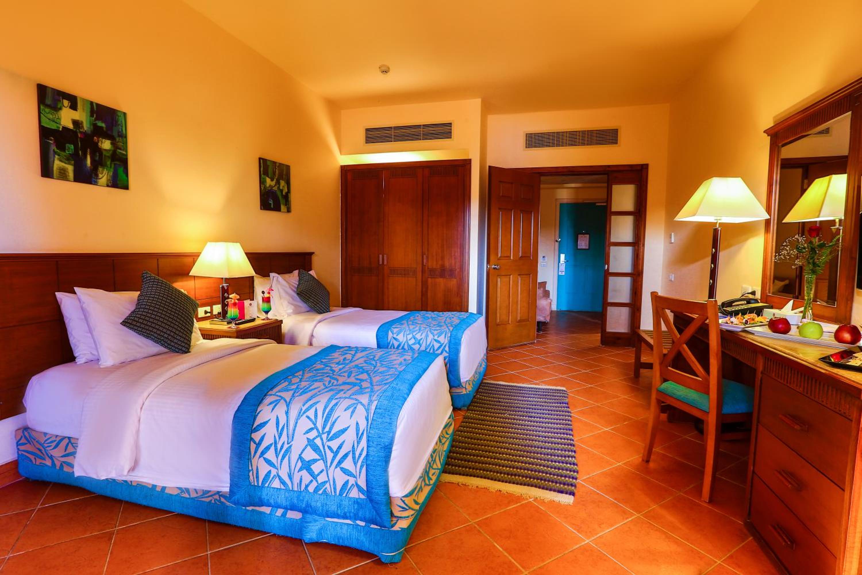 Family Suite (2 Adults + 2 Children) - Photo 4