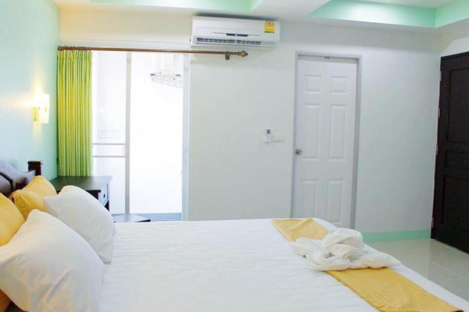 Standard Queen Room - Photo 5