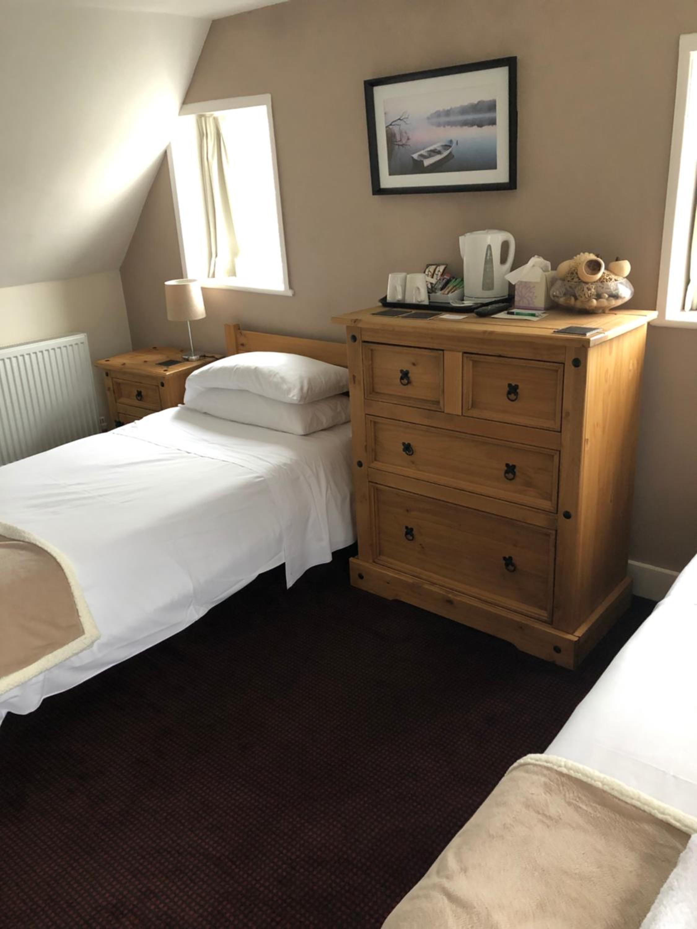Twin Room with Private Bathroom photo 1