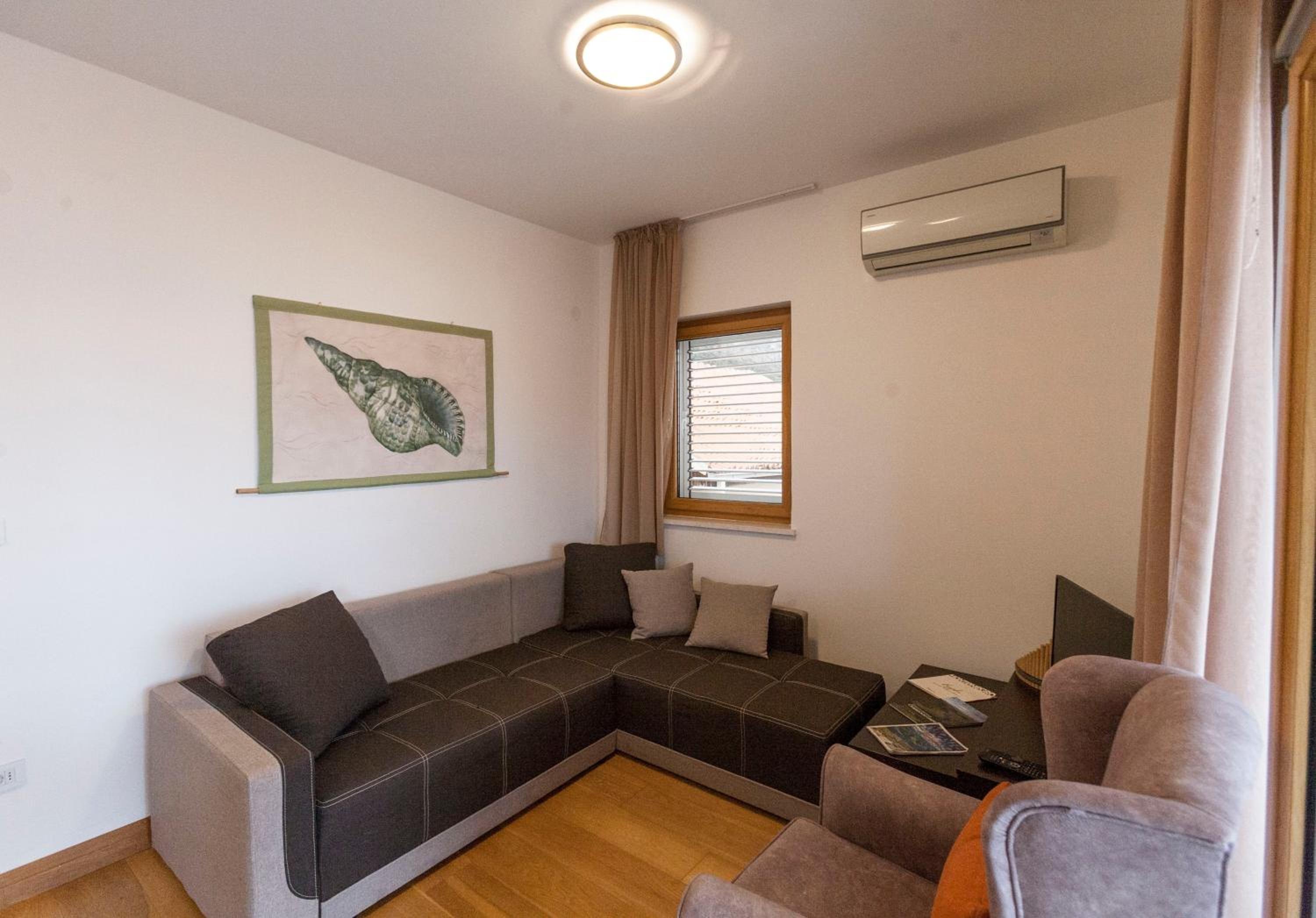 Apartment with Terrace and Sea View photo 3