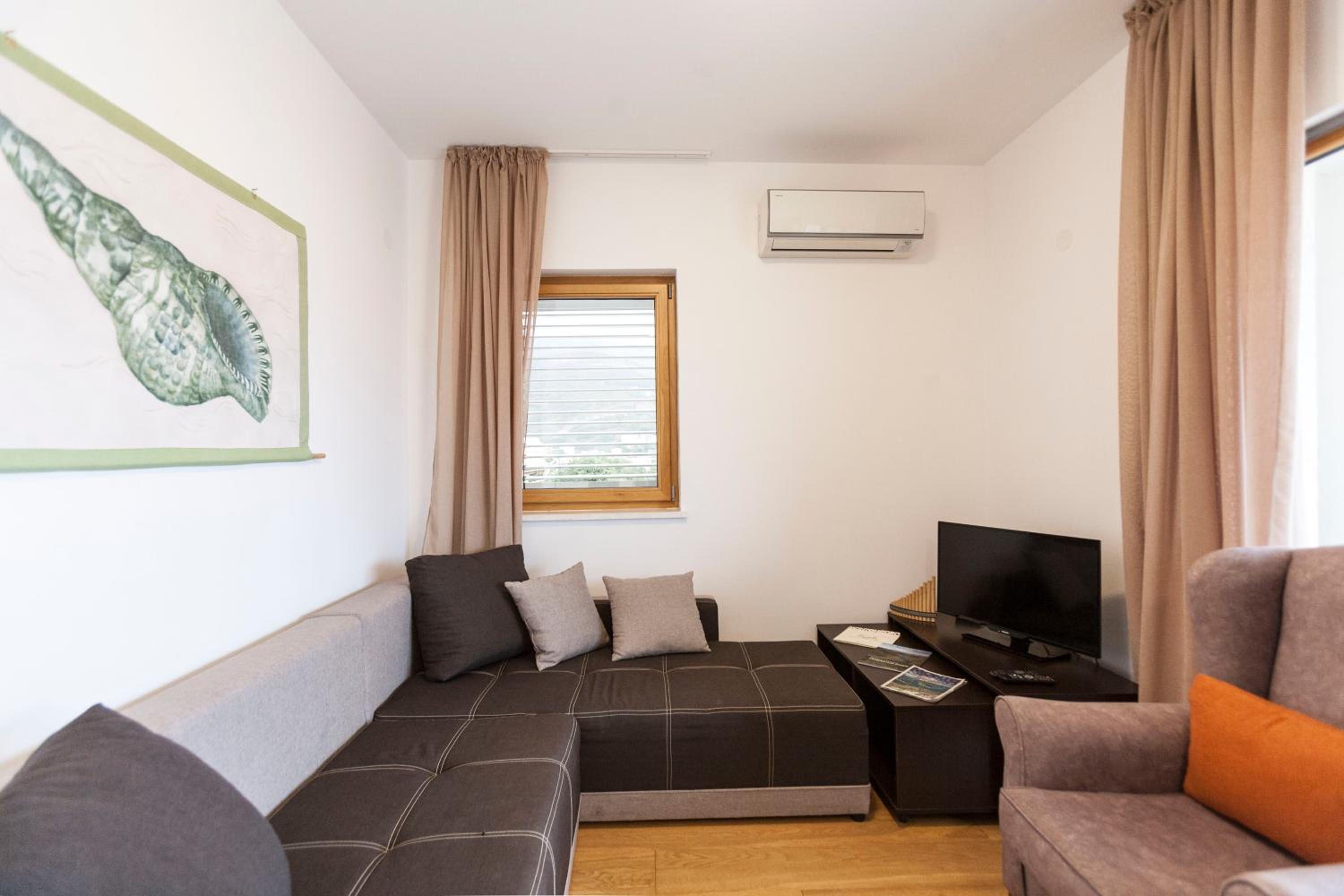 Apartment with Terrace and Sea View photo 1