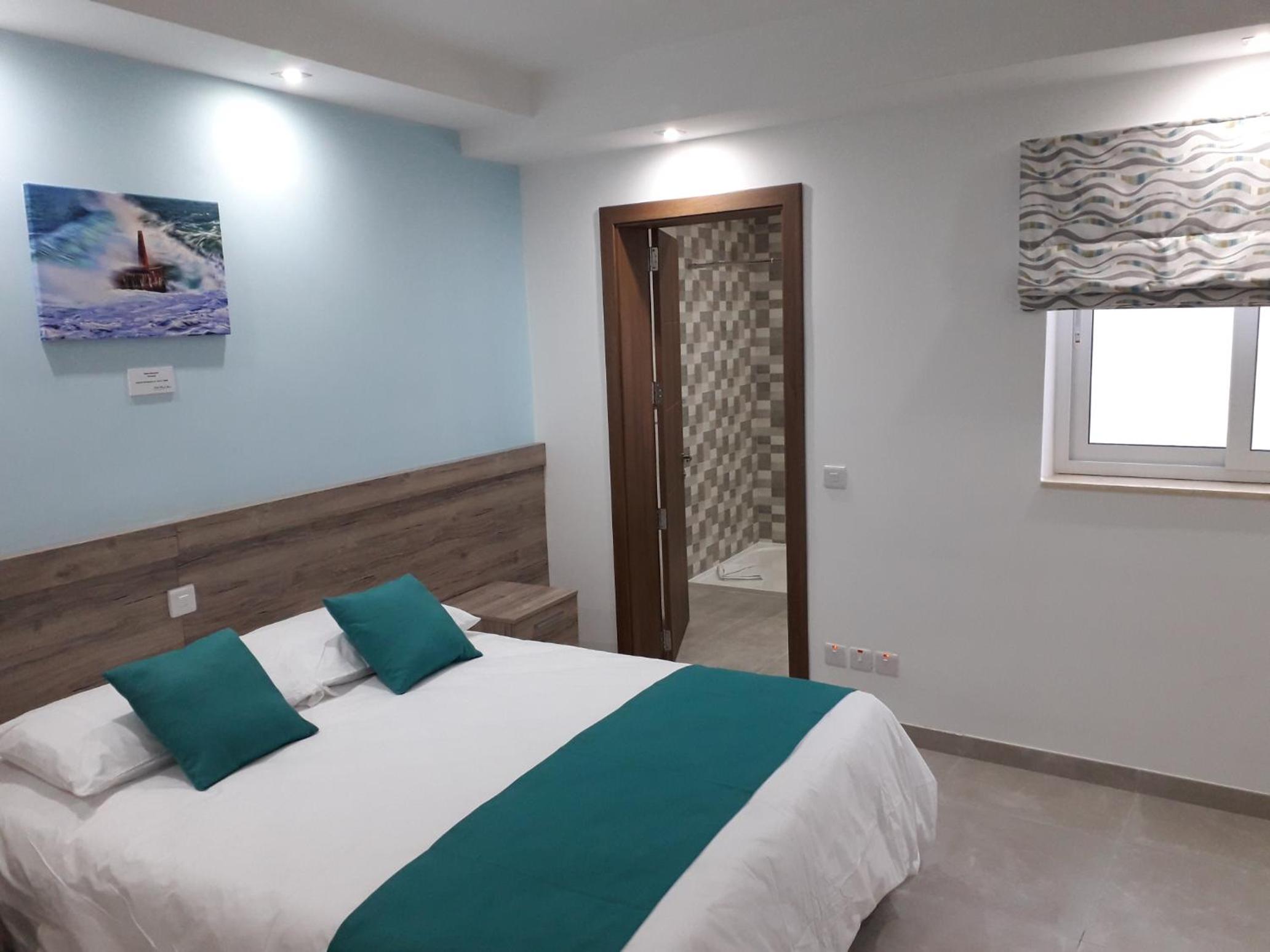 Deluxe Double Room - Photo 15
