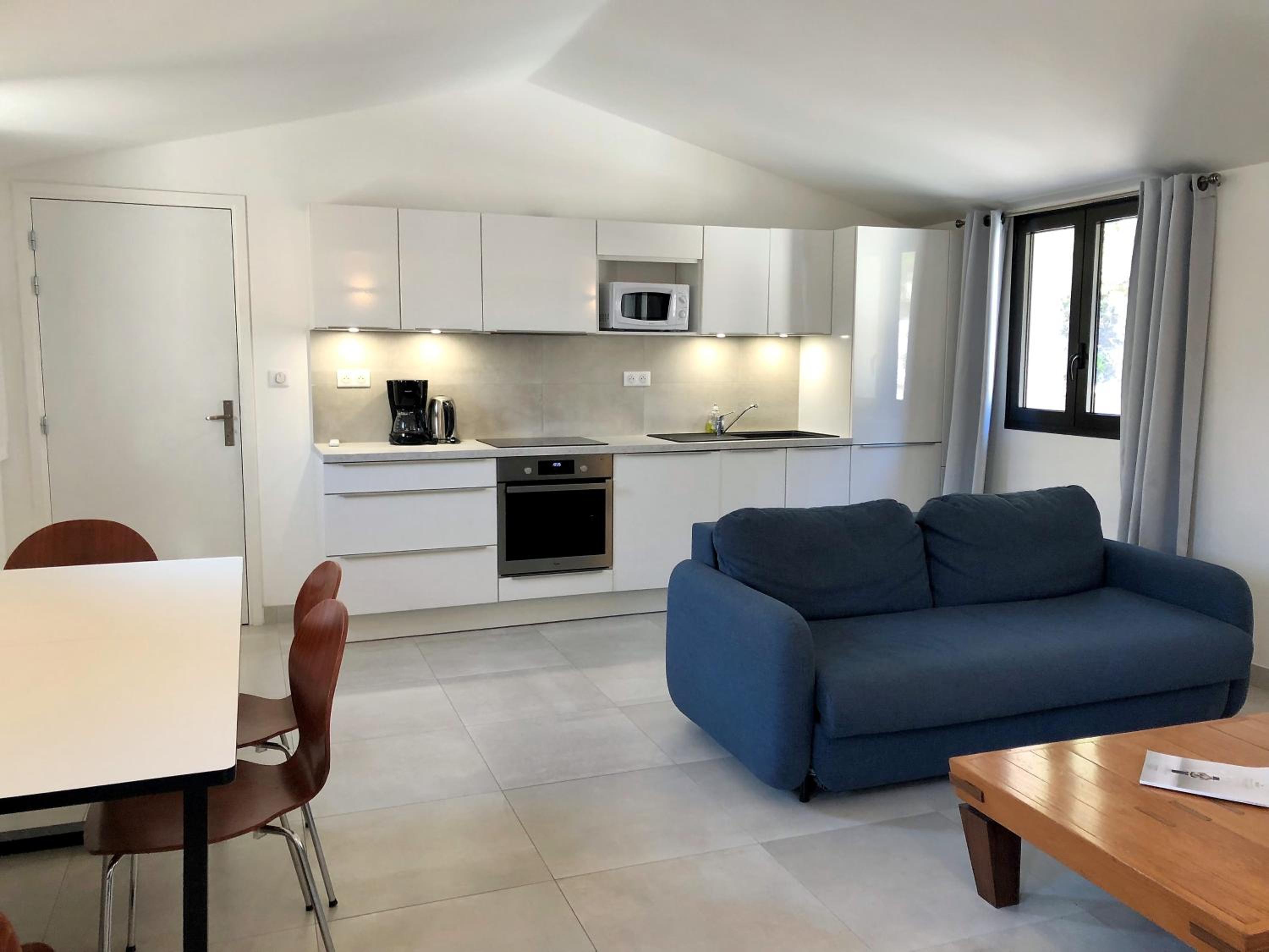 One-Bedroom Apartment - Photo 11