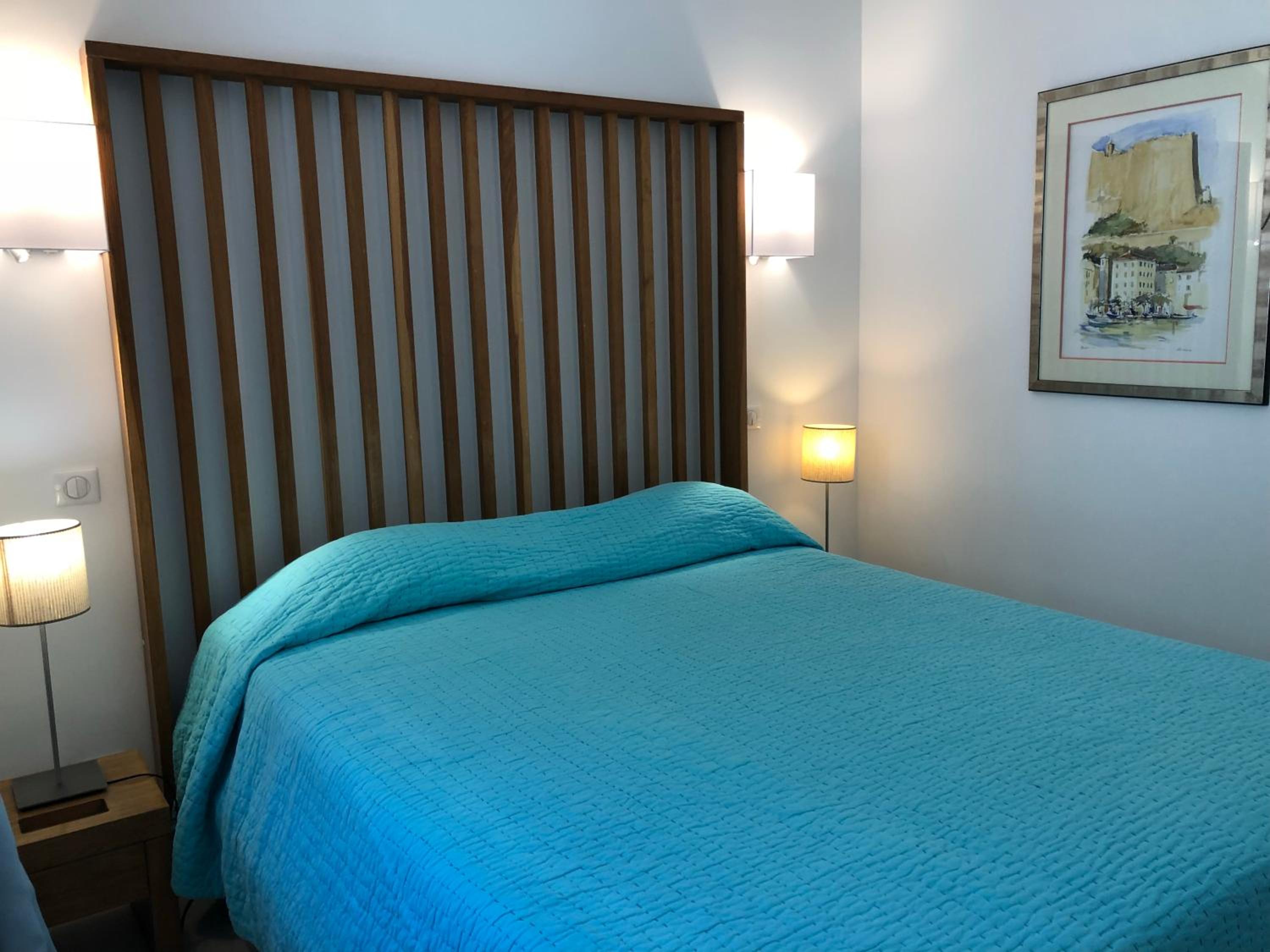 One-Bedroom Apartment - Photo 3
