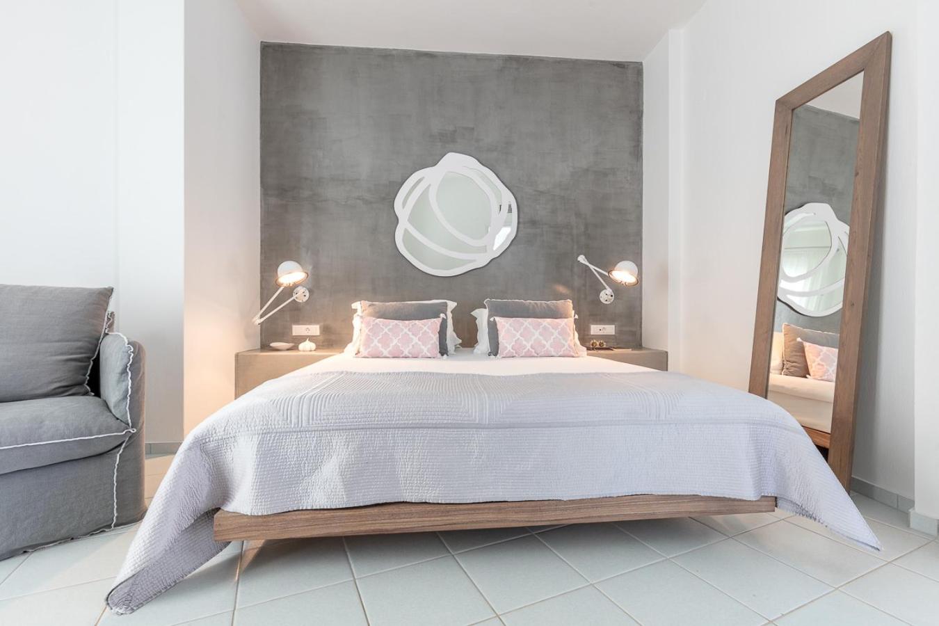 Superior Apartment with Side Sea View 