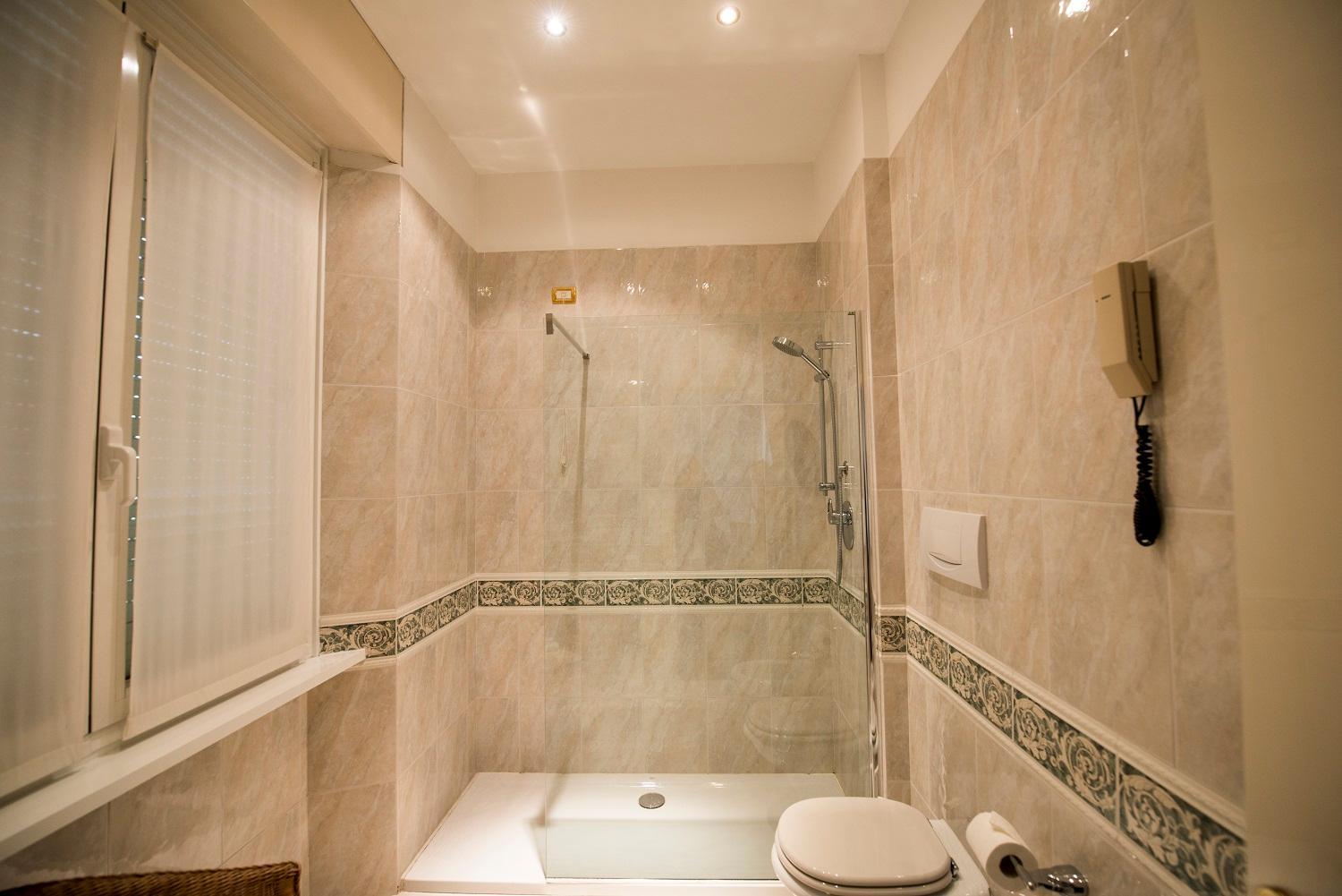 Double Room - Photo 5