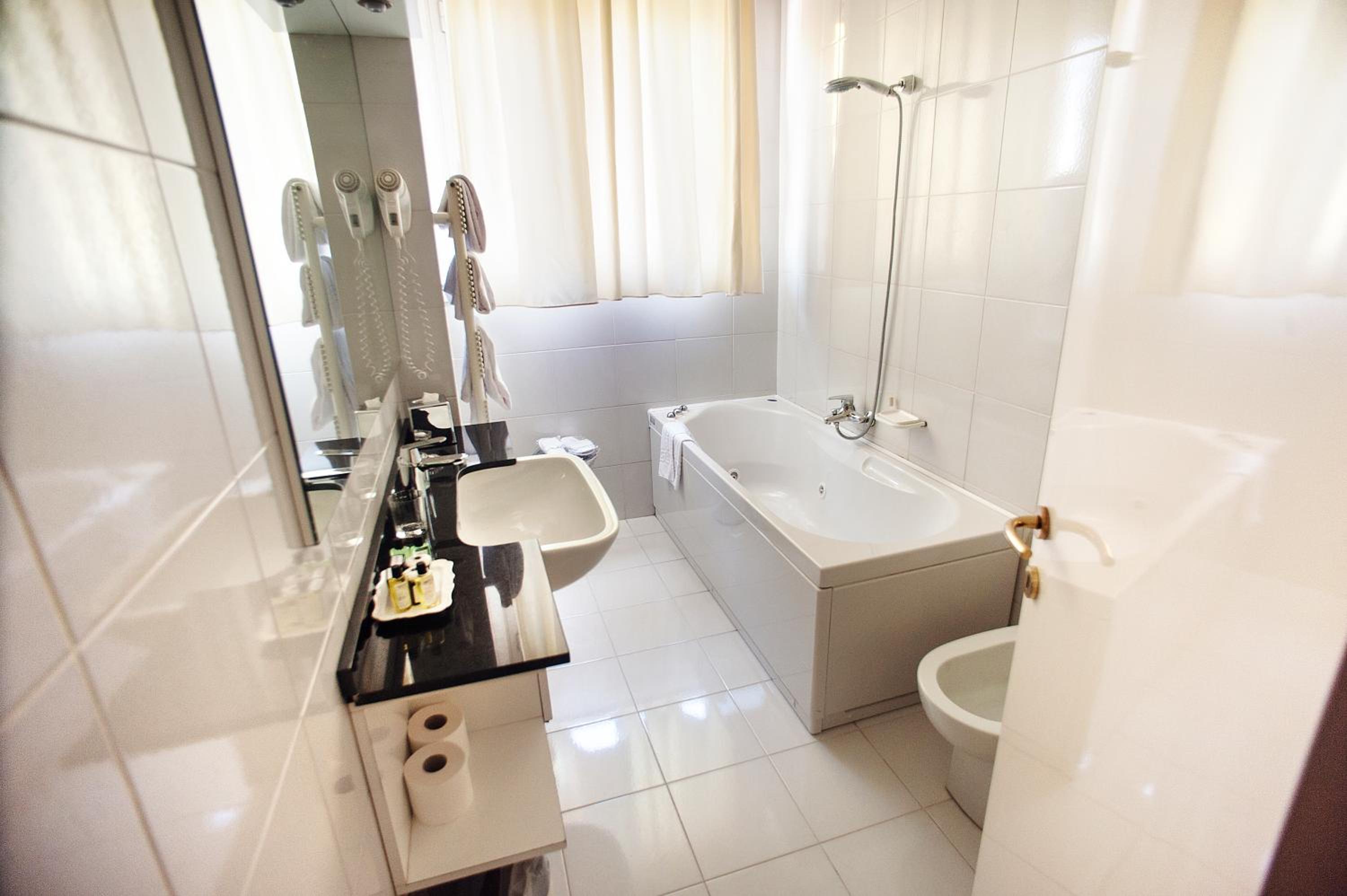 Double Room - Photo 7