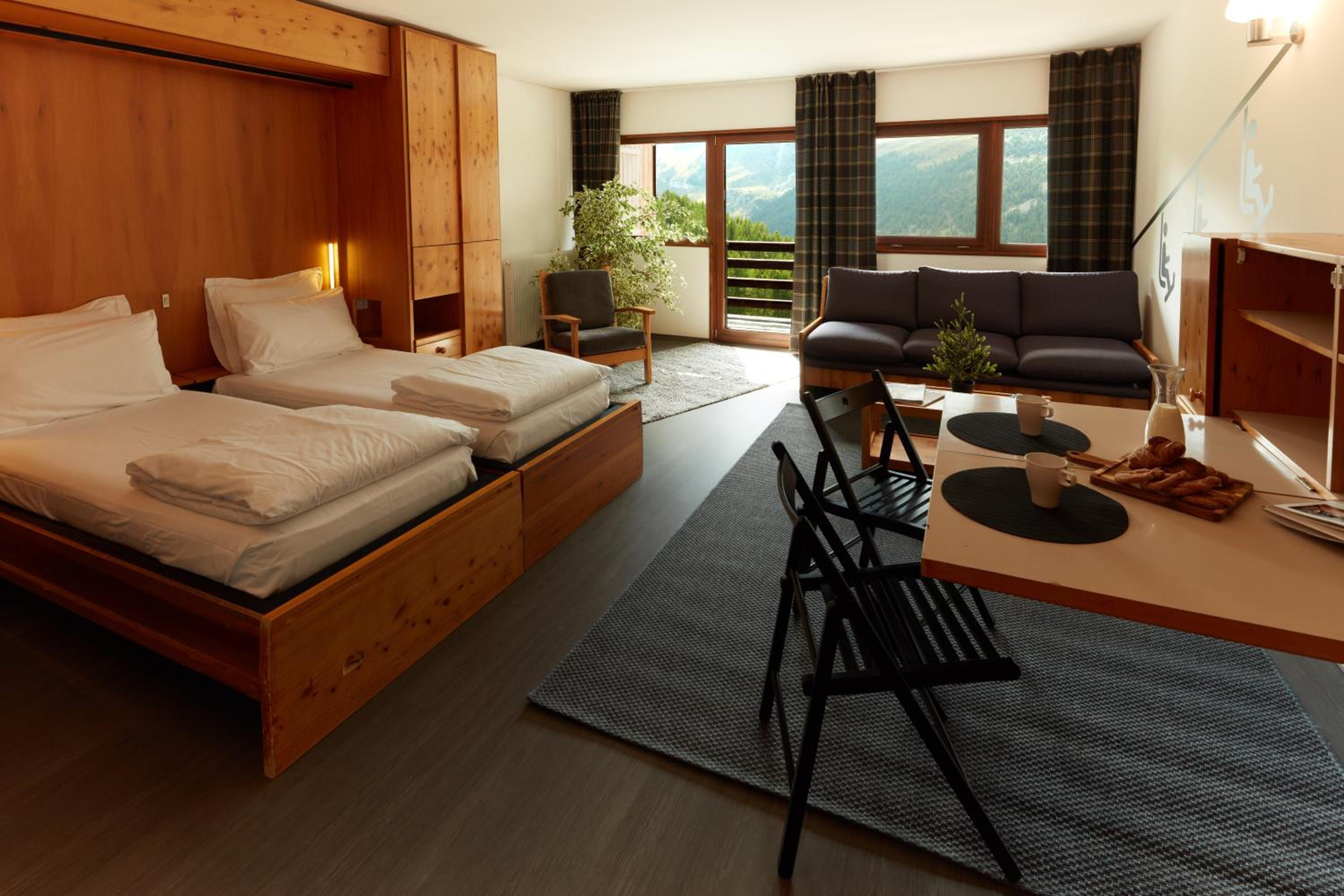 Studio with Balcony and Mountain View photo 1