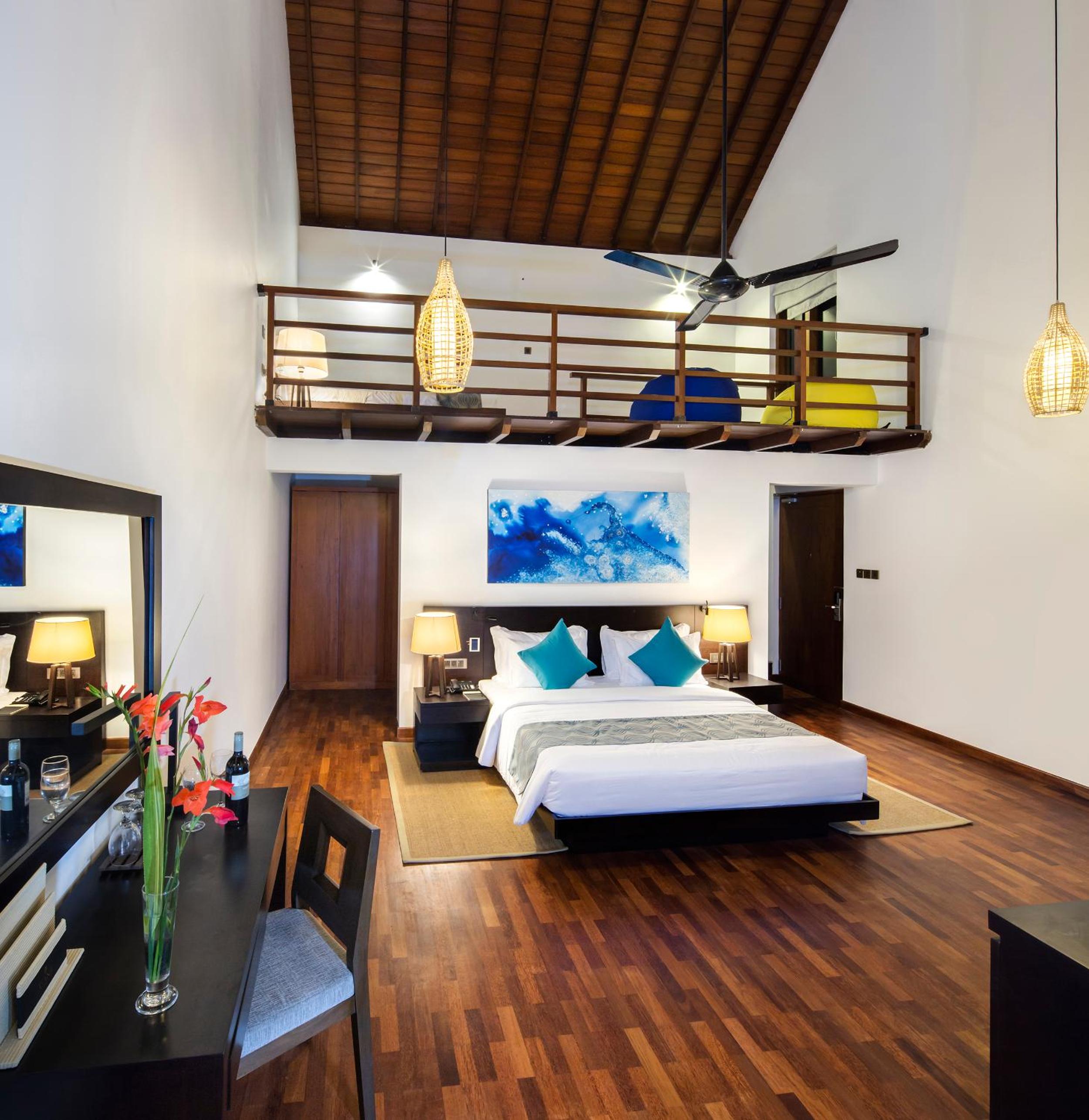 Family Room with Attic and Bathtub with 10% Discount on Spa Services