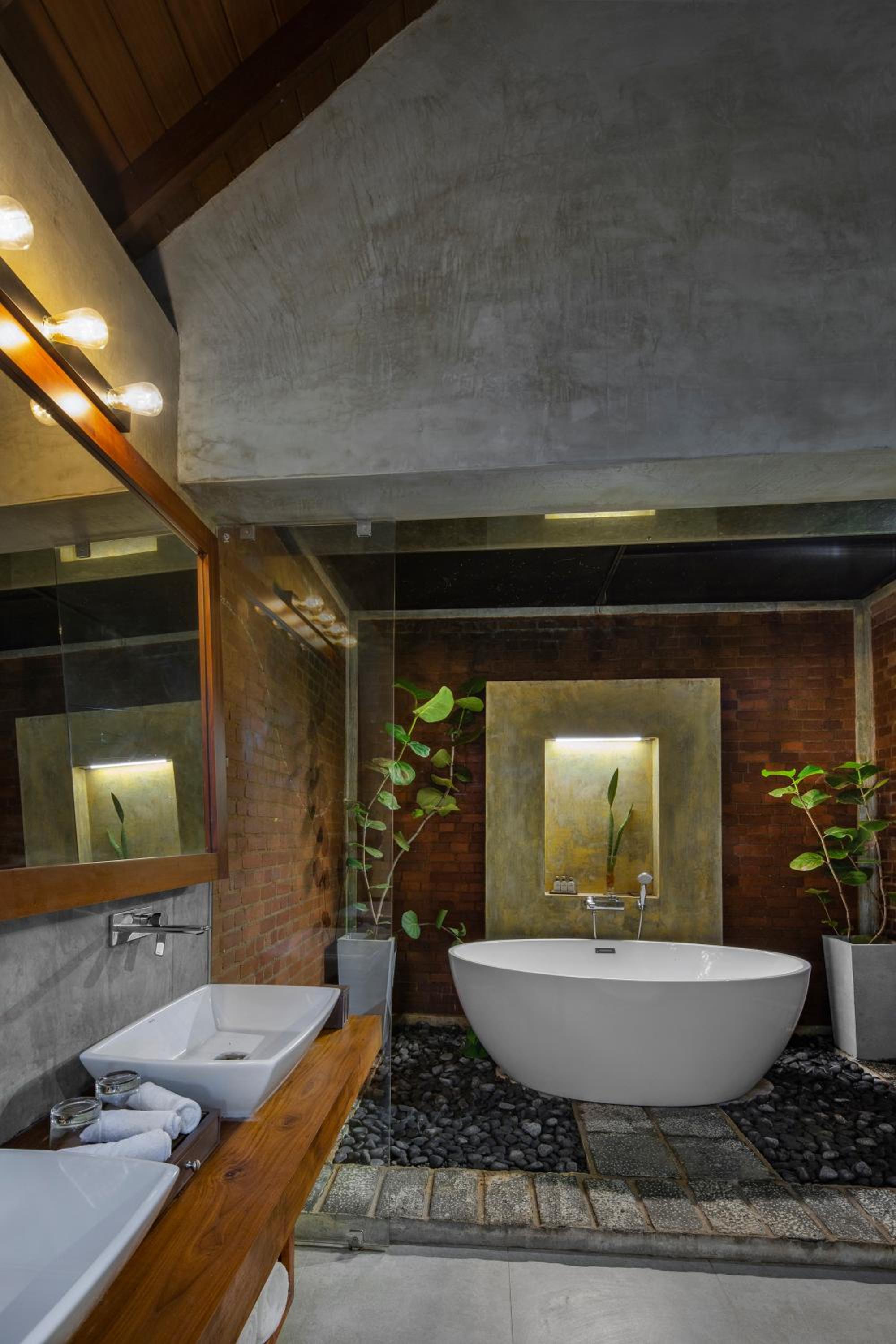Family Room with Attic and Bathtub