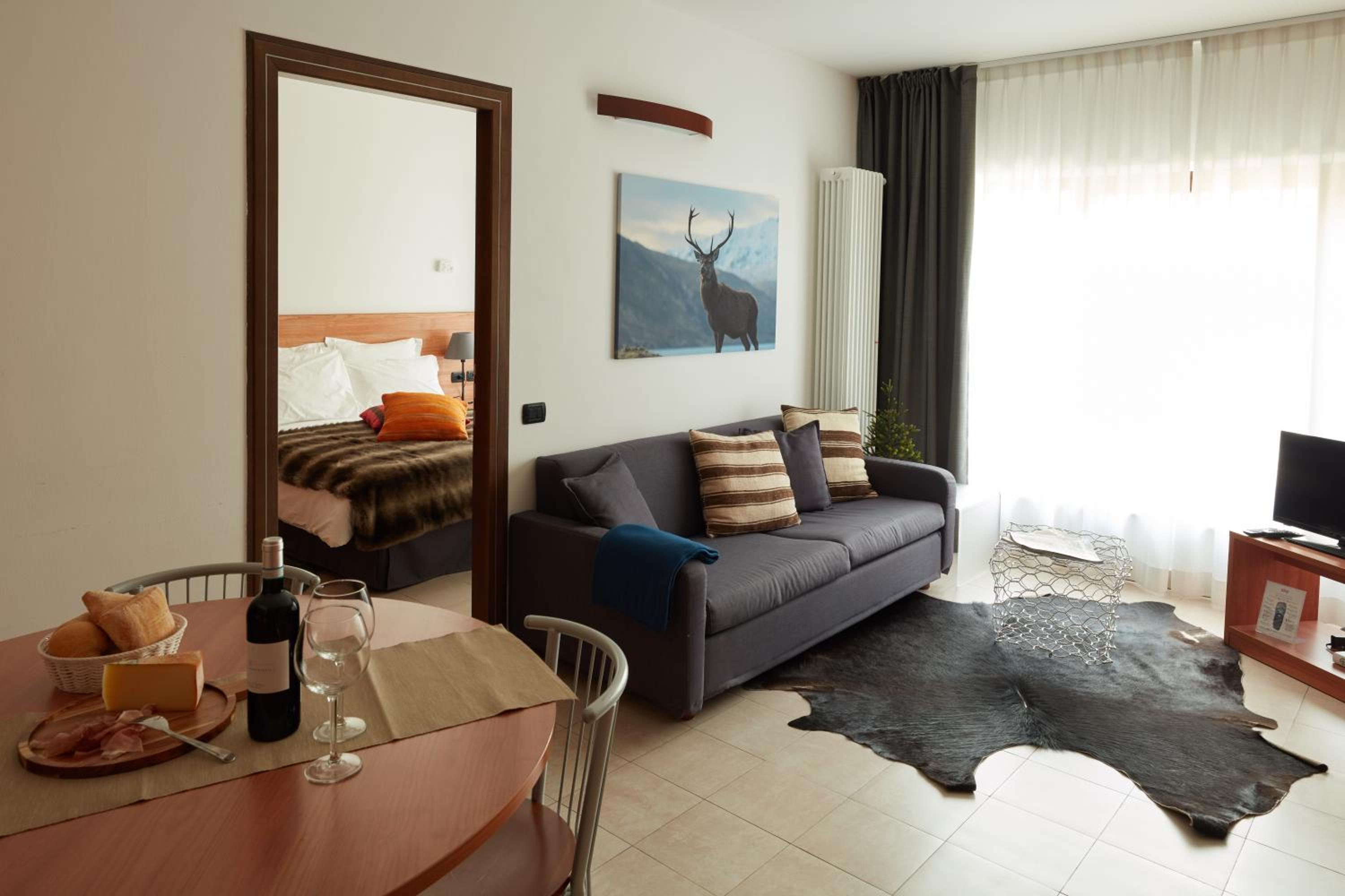 Superior One-Bedroom Apartment with Mountain View photo 1