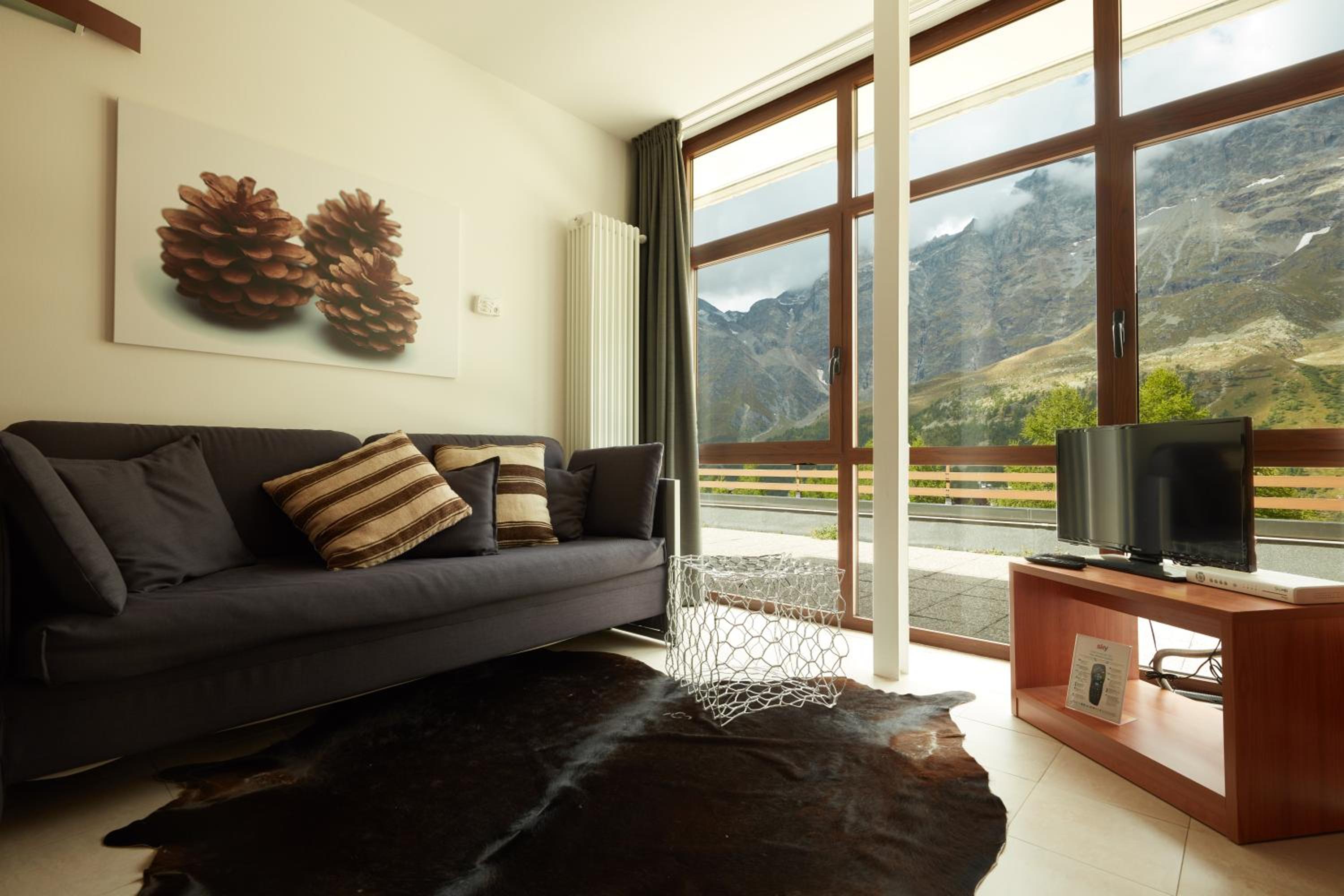 Superior Studio with Mountain View photo 2
