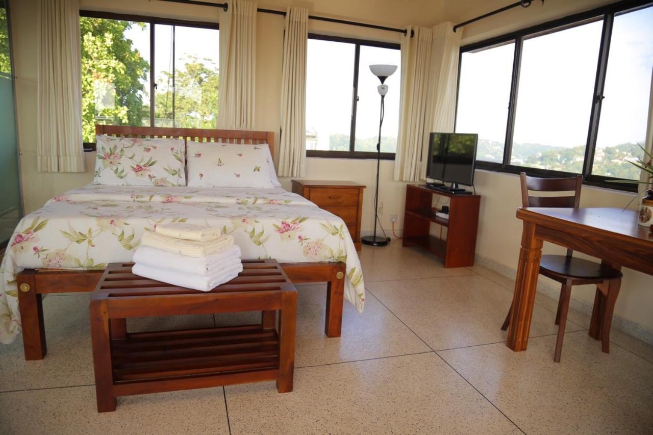 Deluxe Double Room with 360° Mountain View photo 3