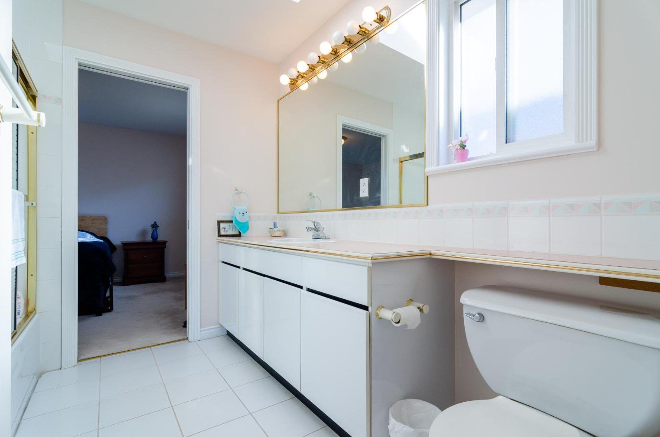 Deluxe King Suite - Photo 5