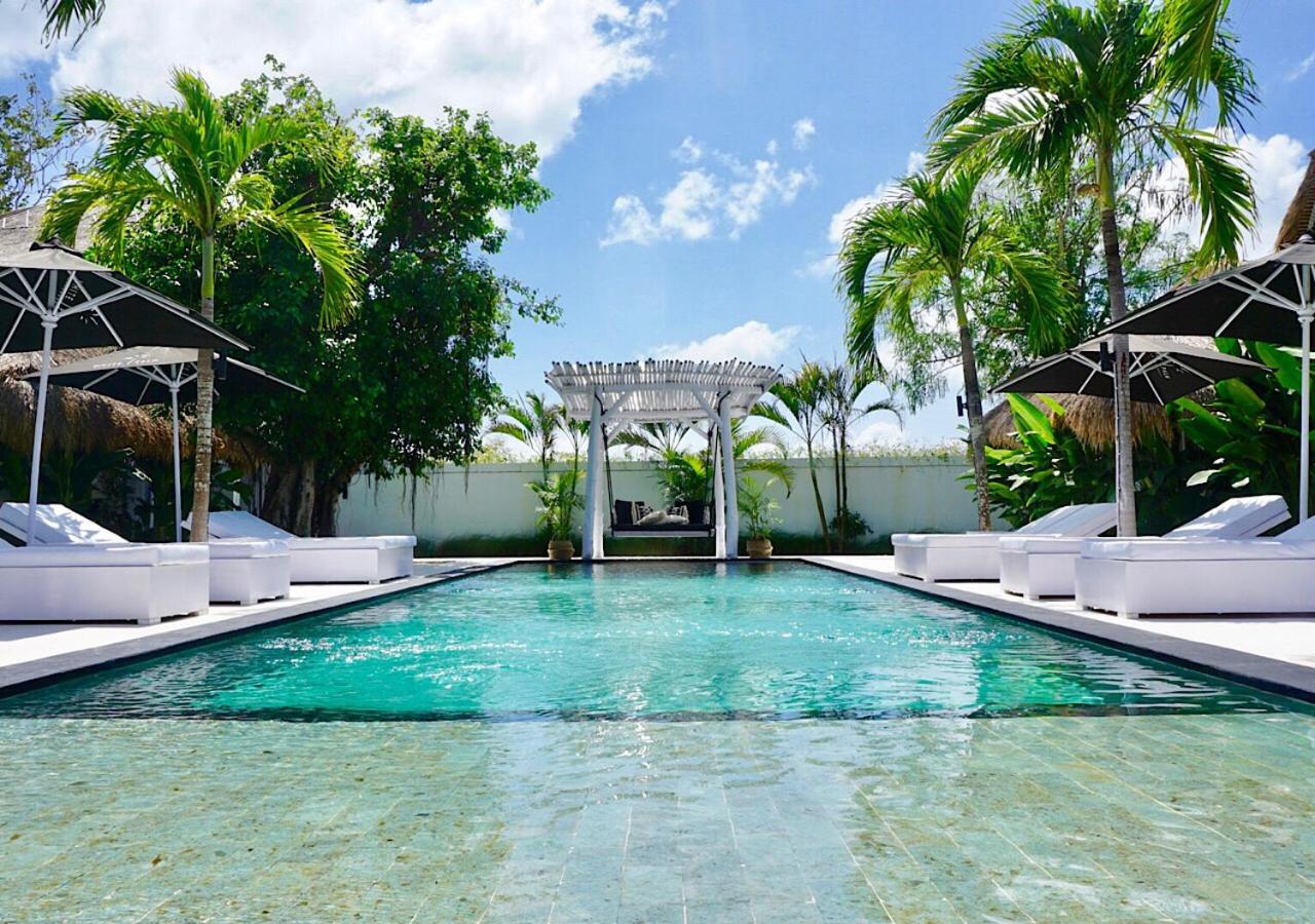 Double Room with Pool View - Photo 9