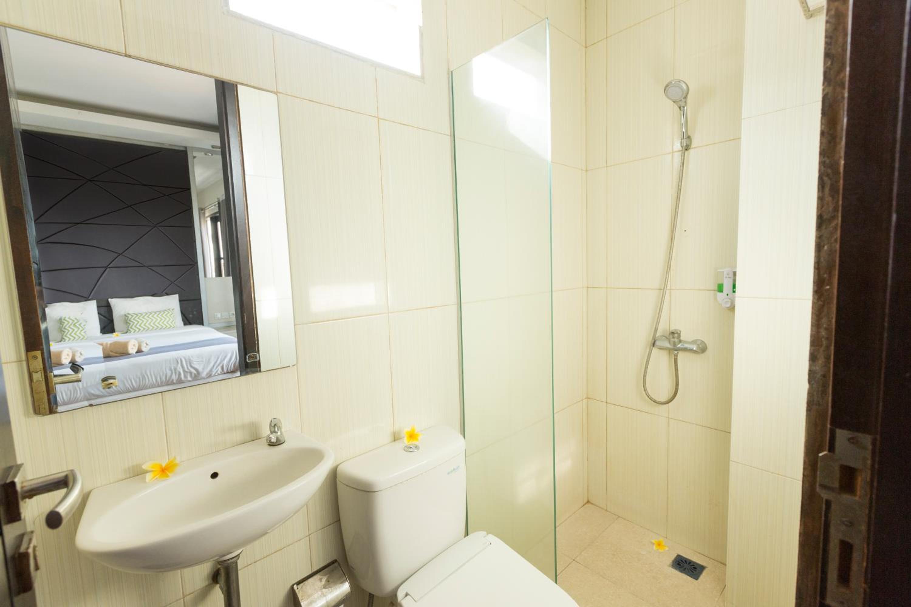 Deluxe Double Room with Balcony - Photo 2