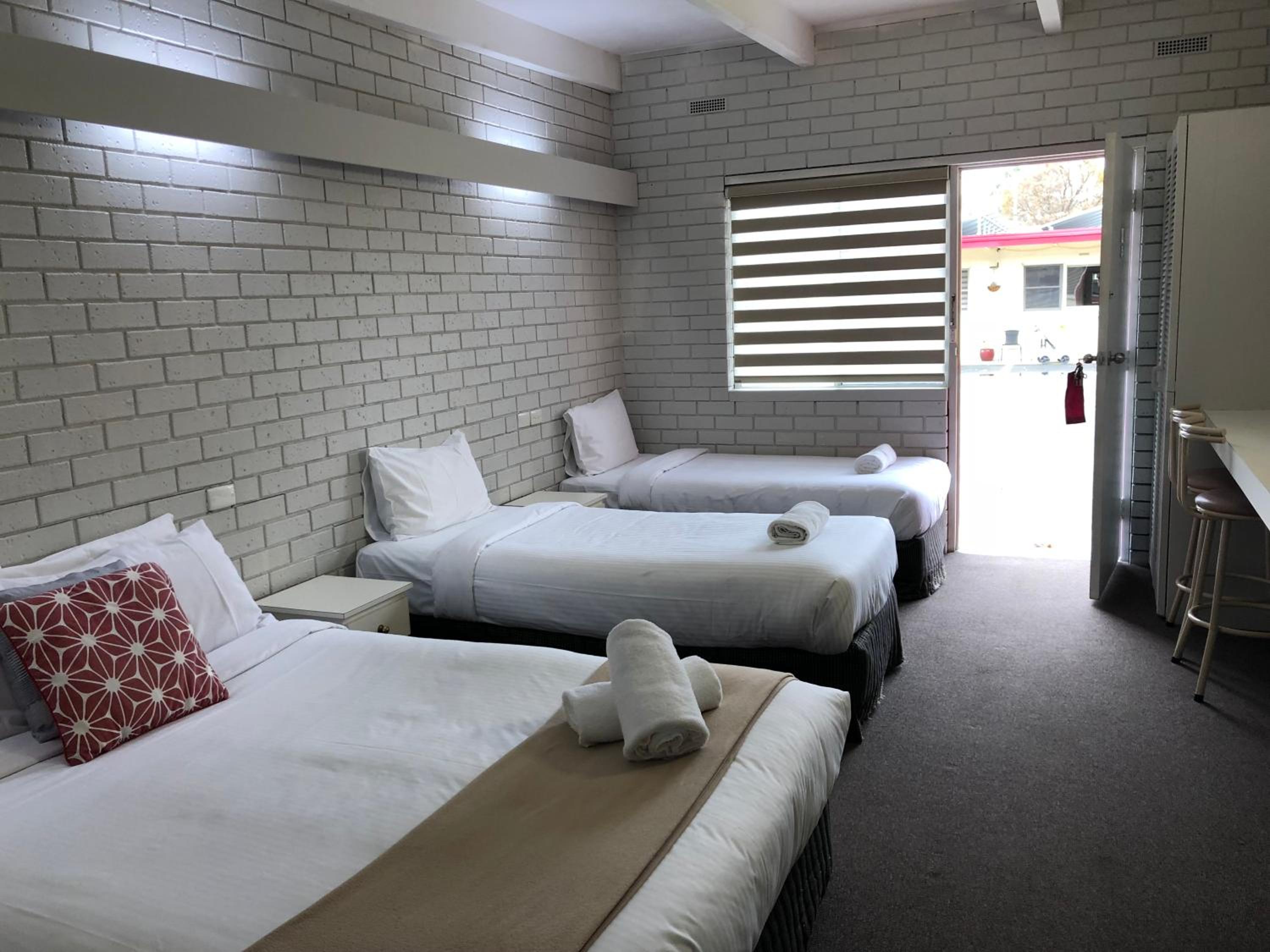 Triple Room (4 adults) photo 2
