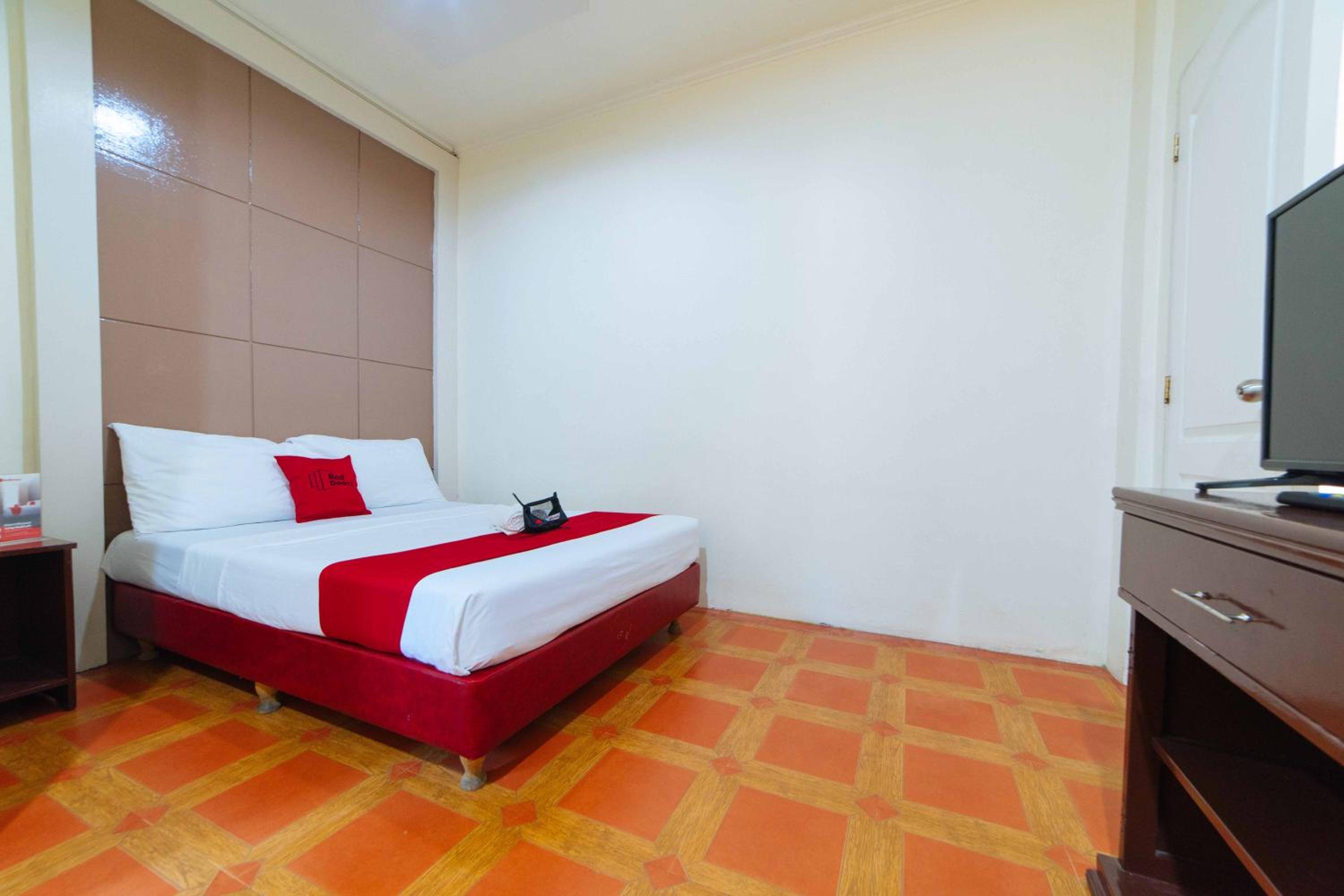 Deluxe Room - Photo 1