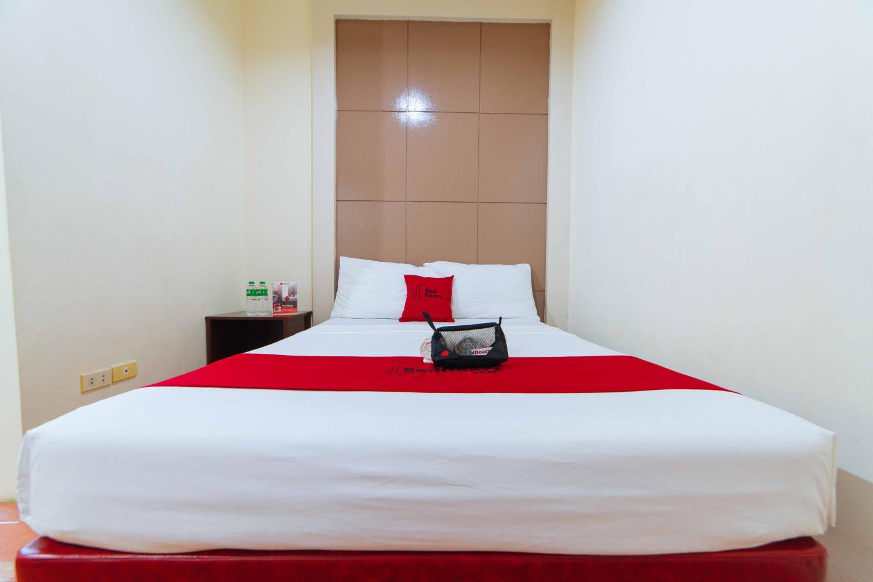 Deluxe Room - Photo 3