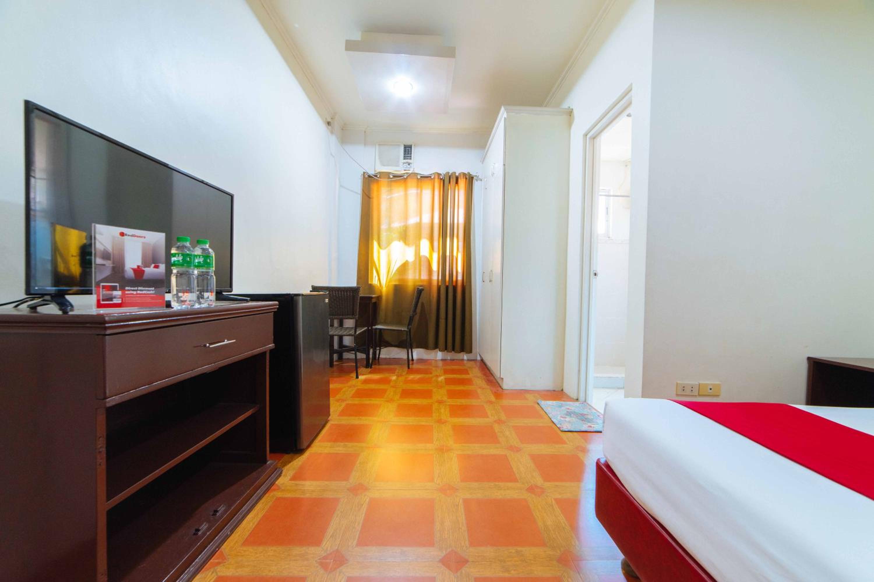 Deluxe Room - Photo 4