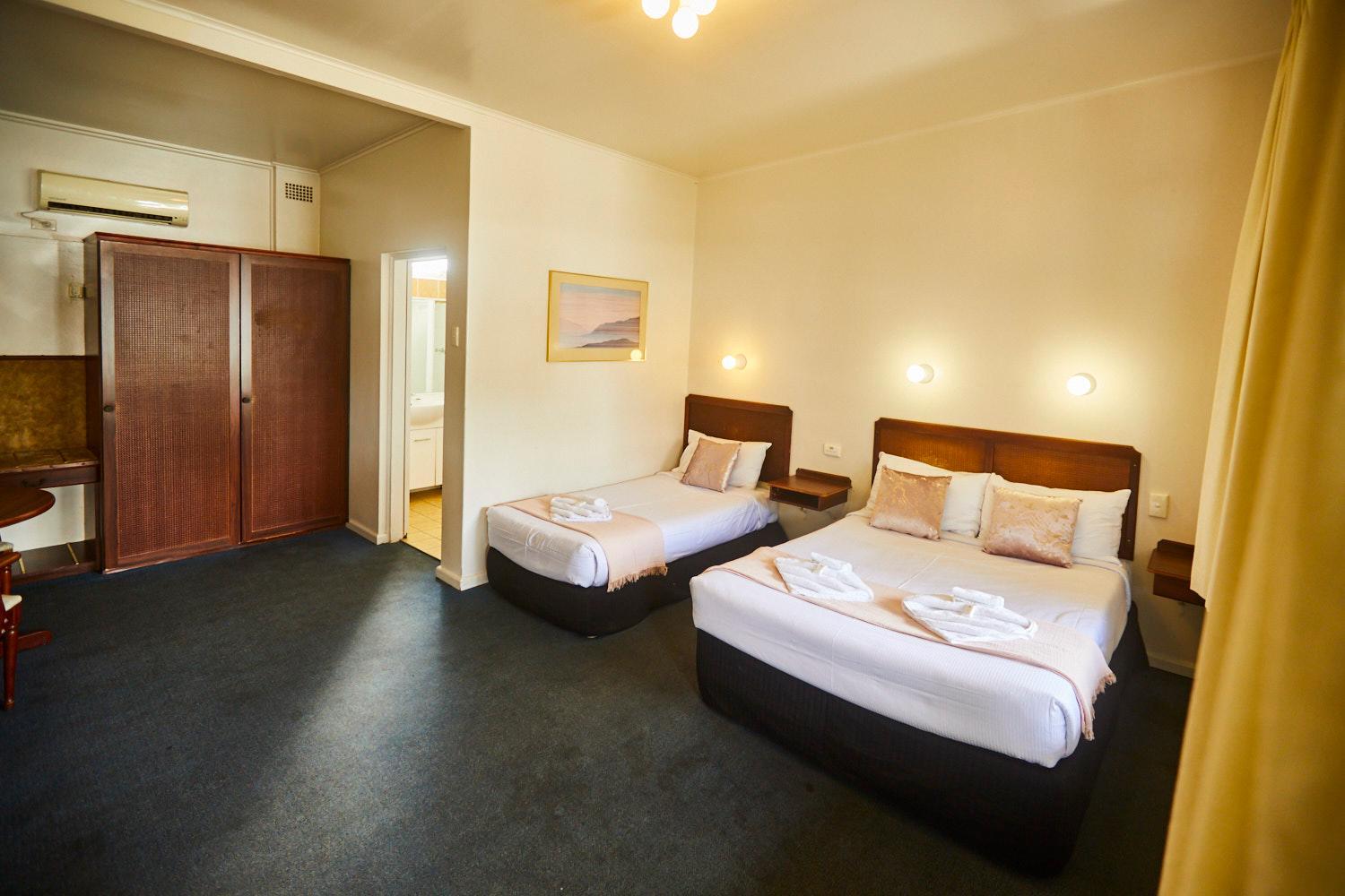 Deluxe Triple Room photo 2