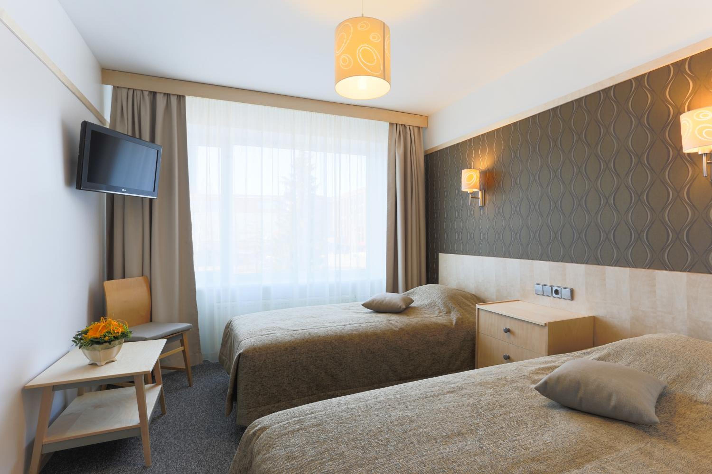 Standard Double or Twin Room - Photo 7