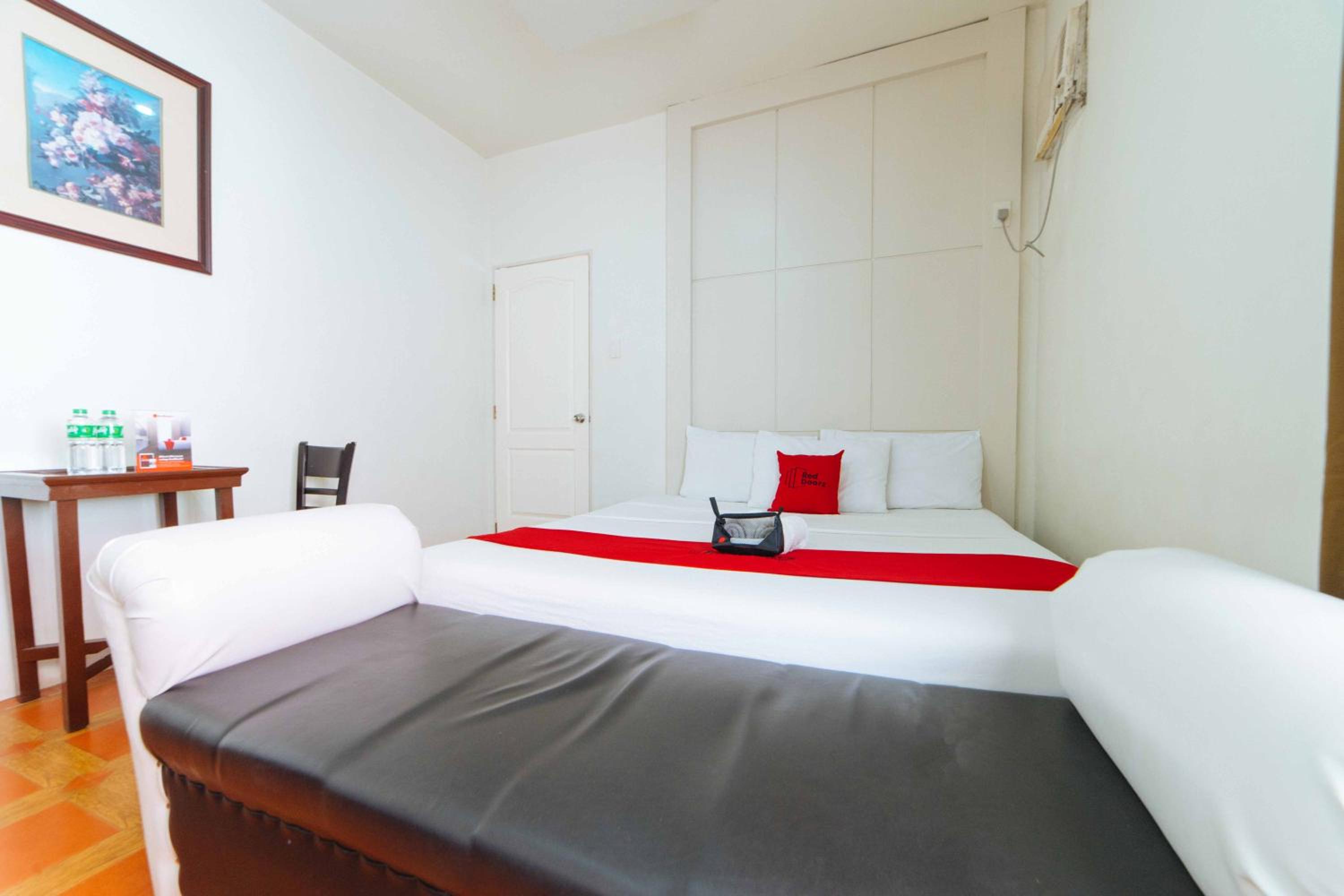 Executive Suite - Photo 1