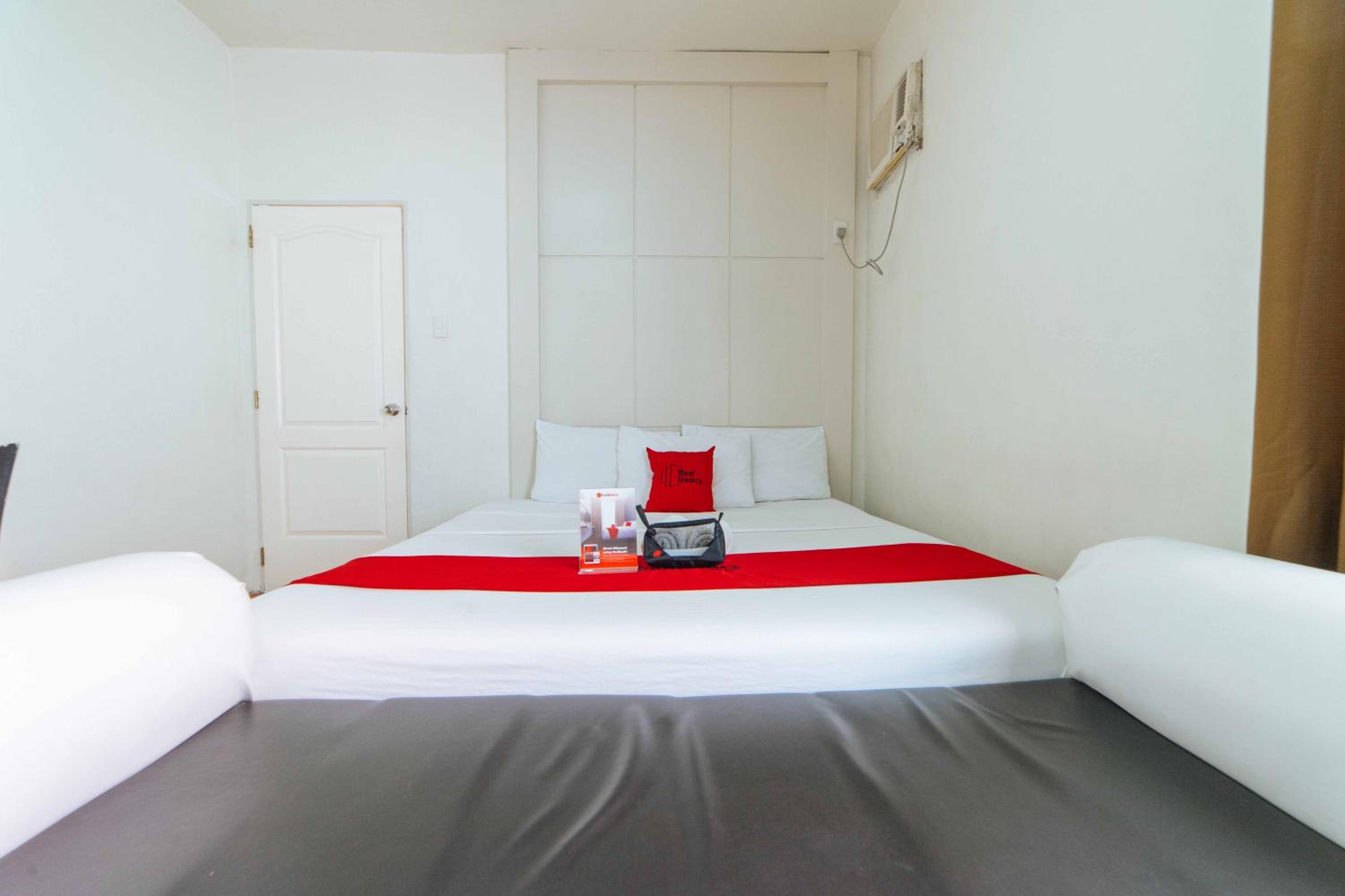 Executive Suite - Photo 3