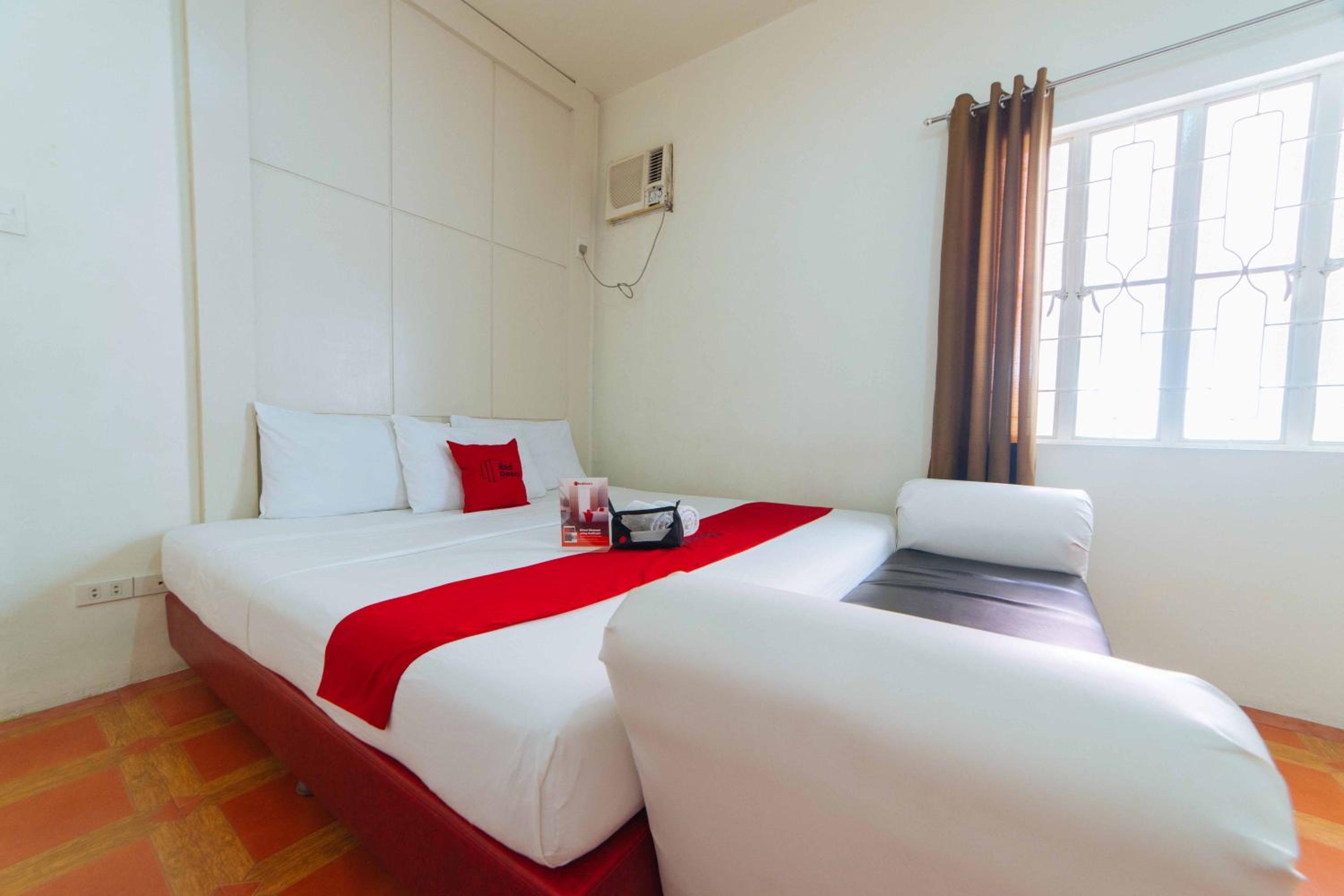 Executive Suite - Photo 4