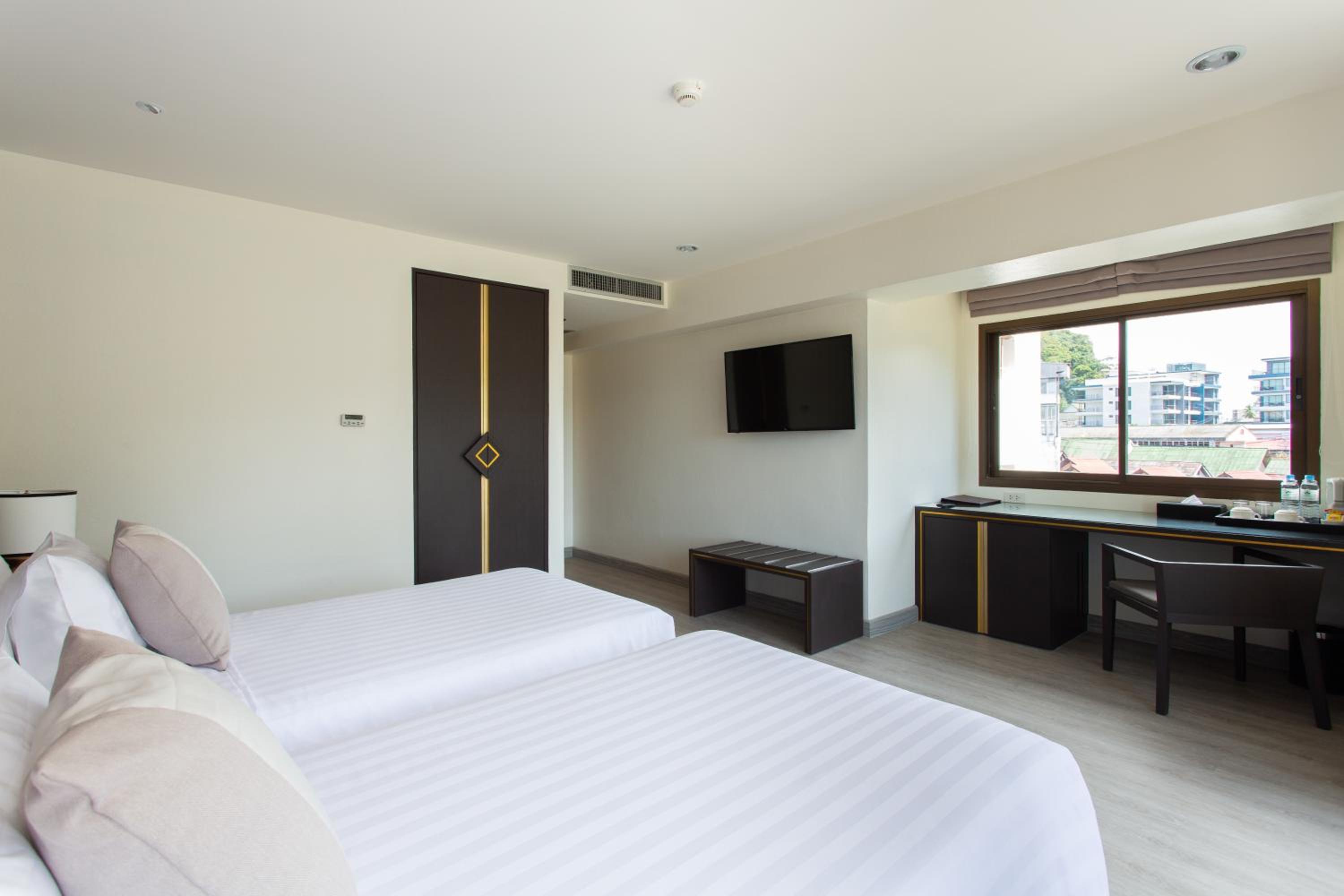 Deluxe Double or Twin Room - Photo 9