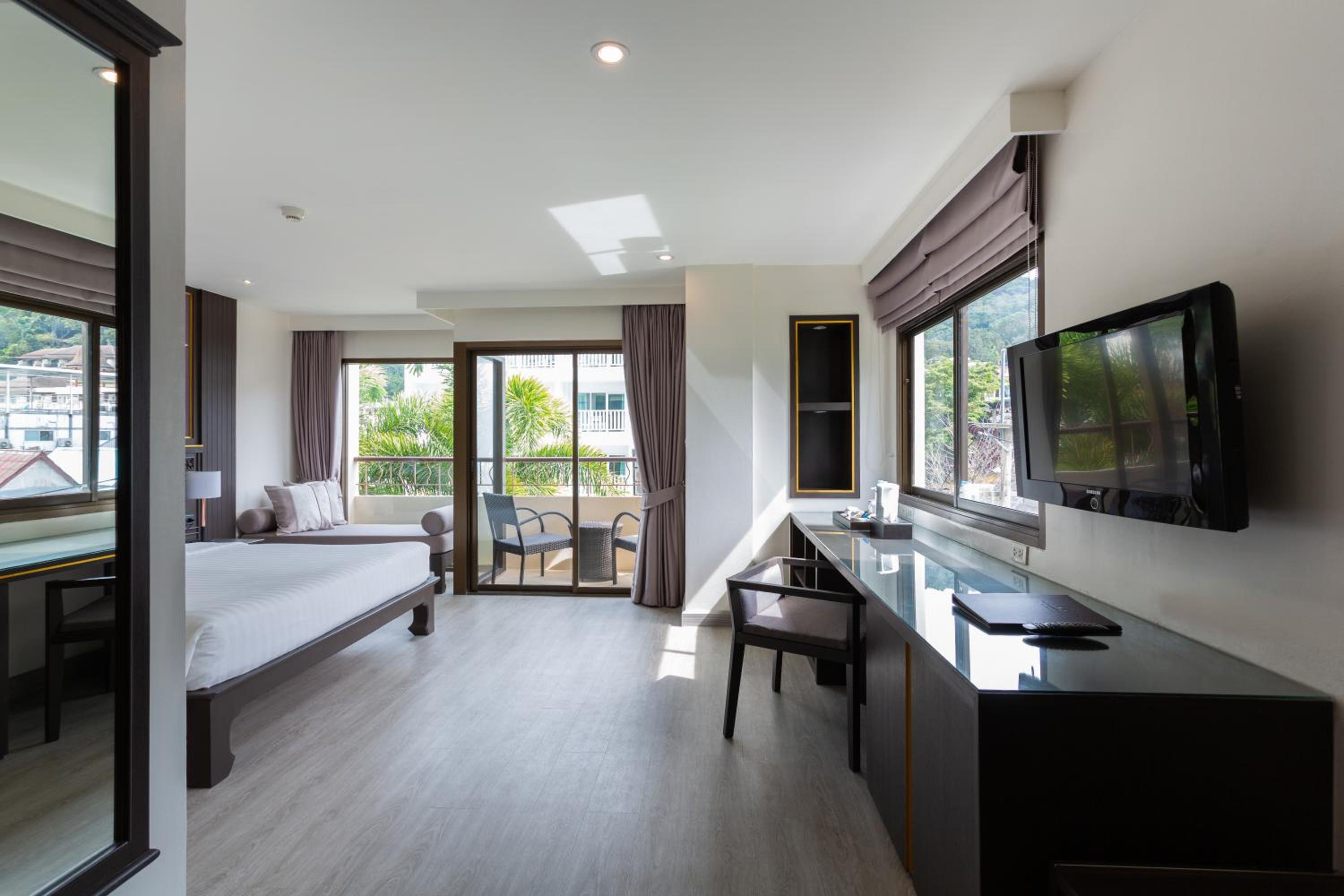Deluxe Double or Twin Room - Photo 8