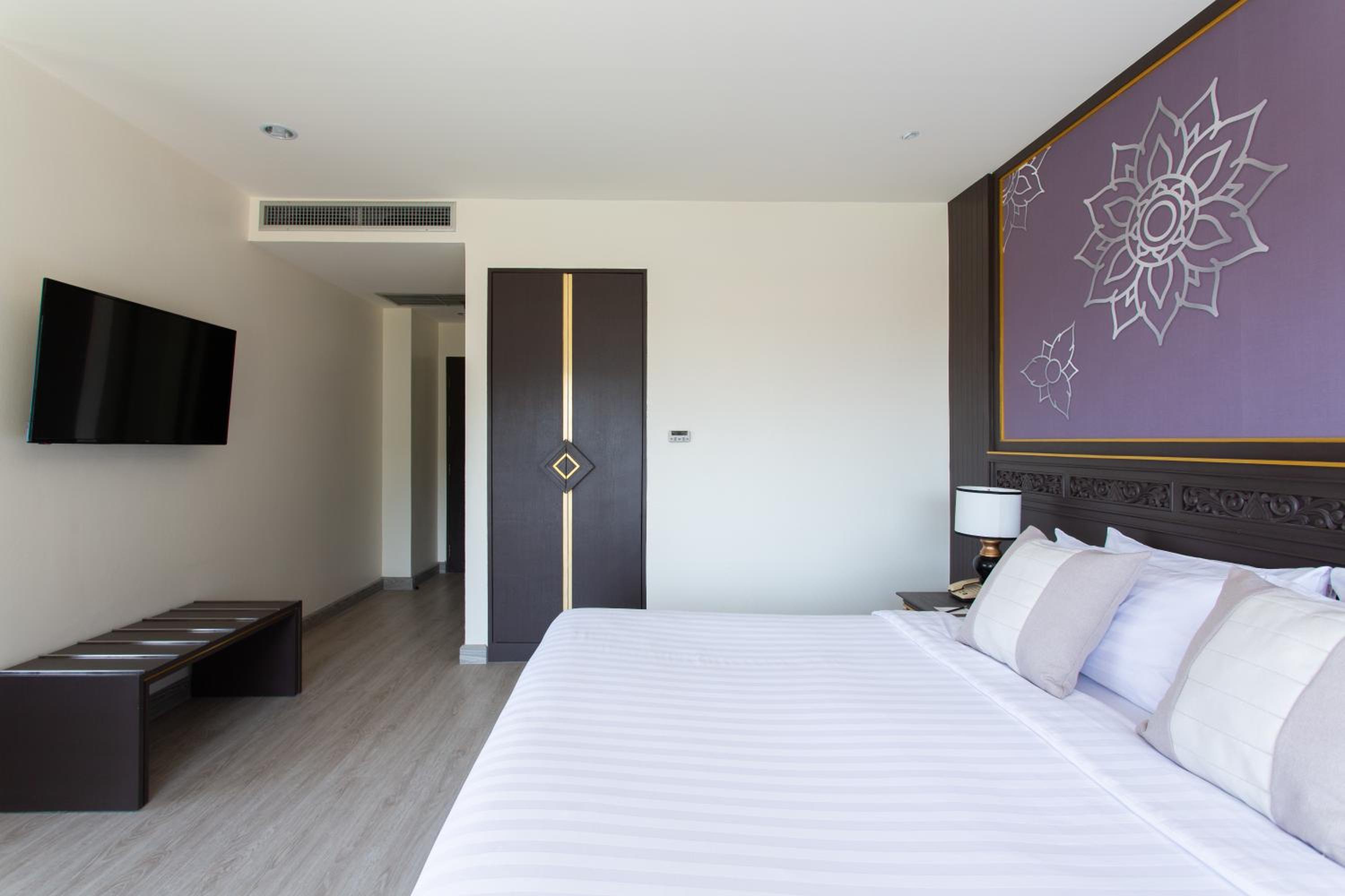 Deluxe Double Room with Sea View - Photo 9