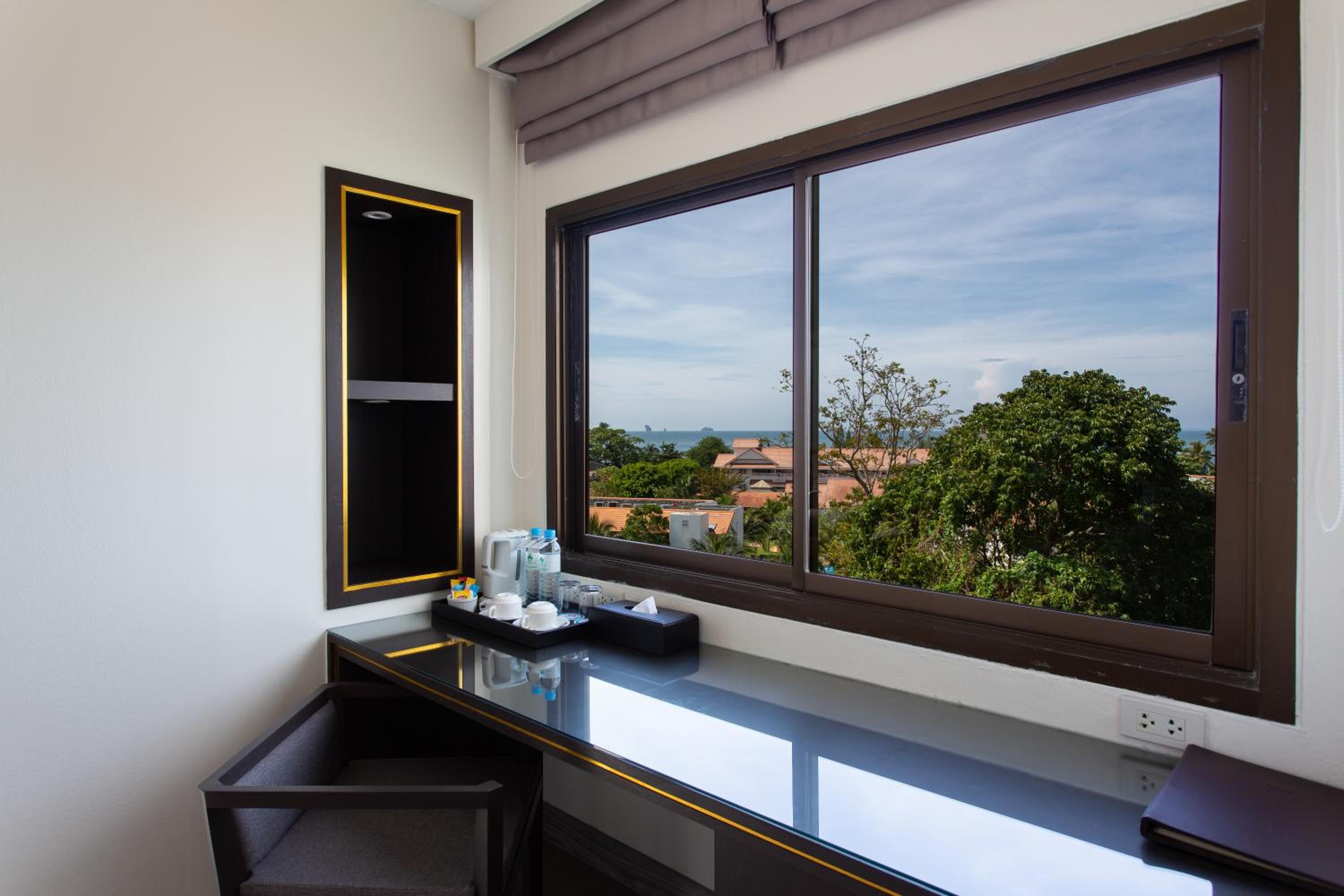 Deluxe Double Room with Sea View - Photo 7