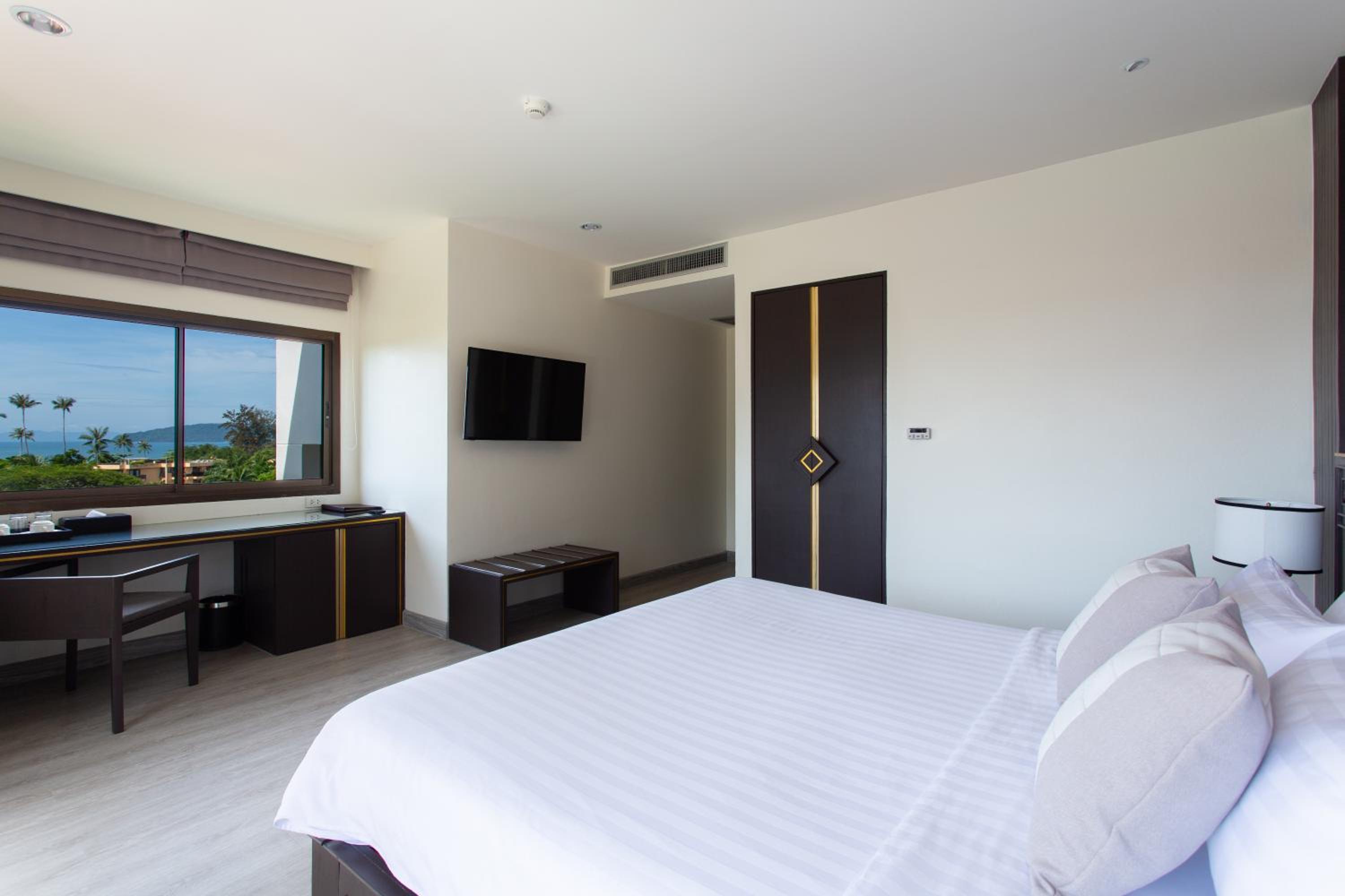 Deluxe Double Room with Sea View - Photo 8