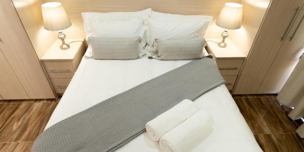 Deluxe King Room - Photo 10