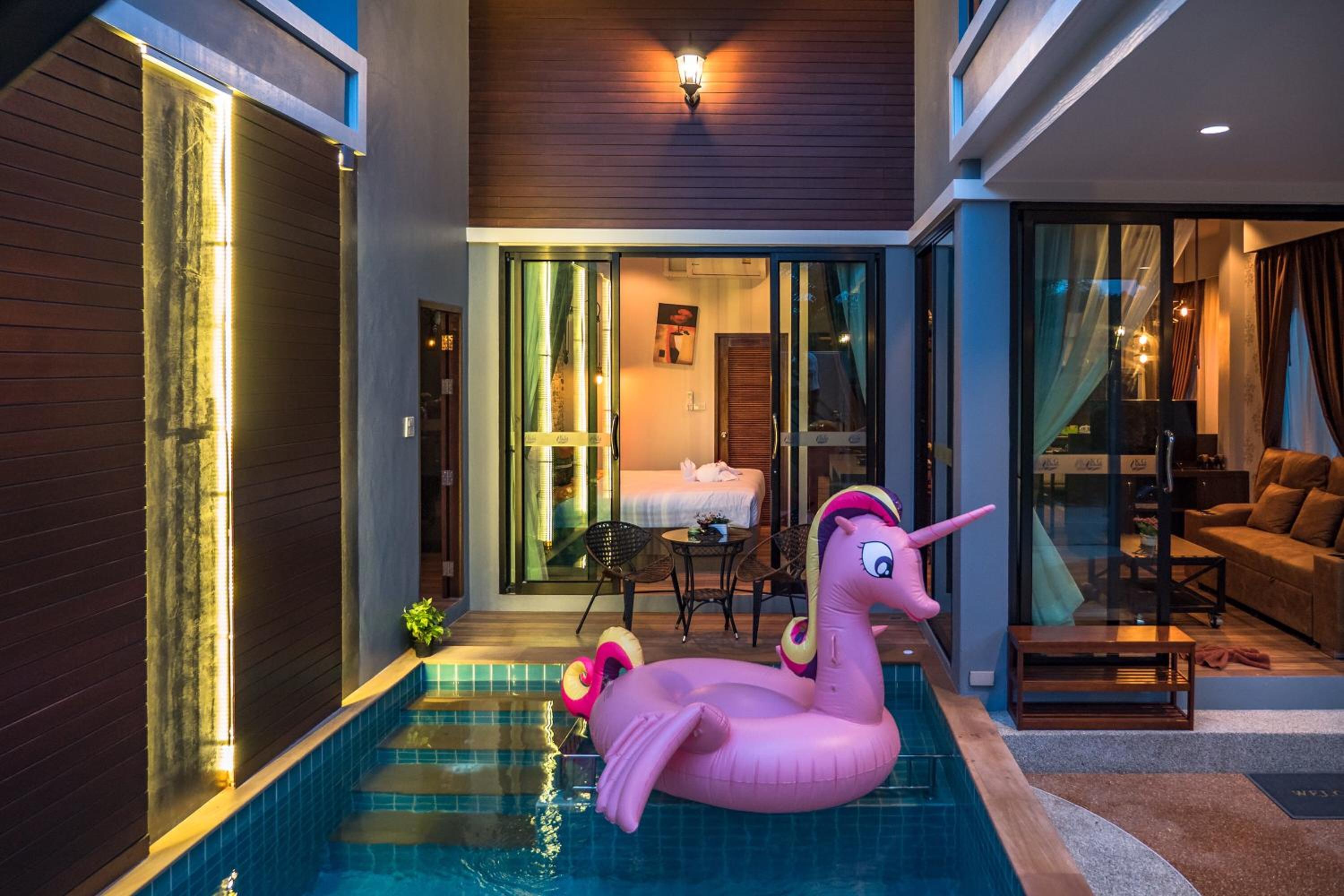 Villa with Private Pool - Photo 1