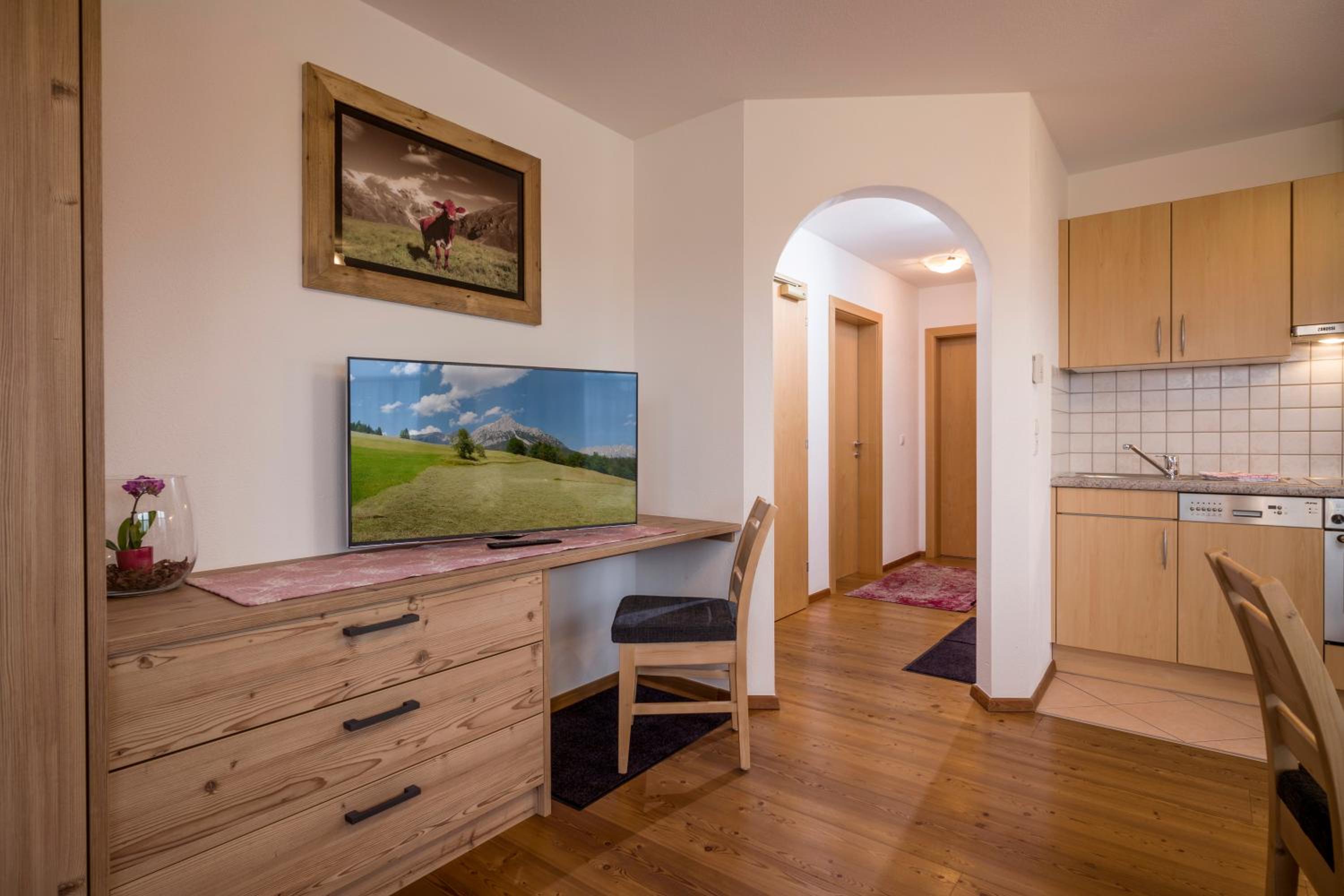 One-Bedroom Apartment photo 1
