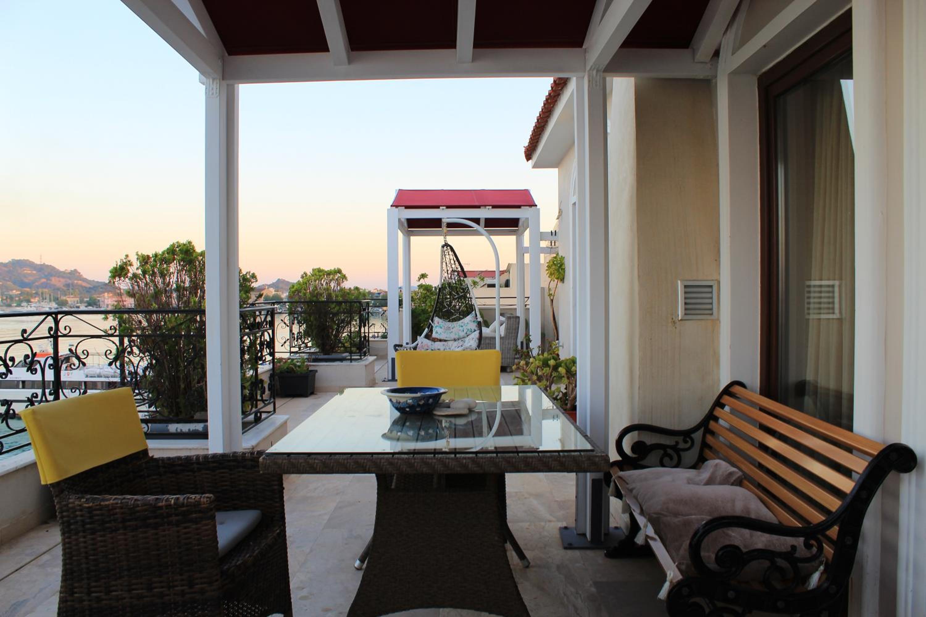 Deluxe Suite with Sea View - Photo 5
