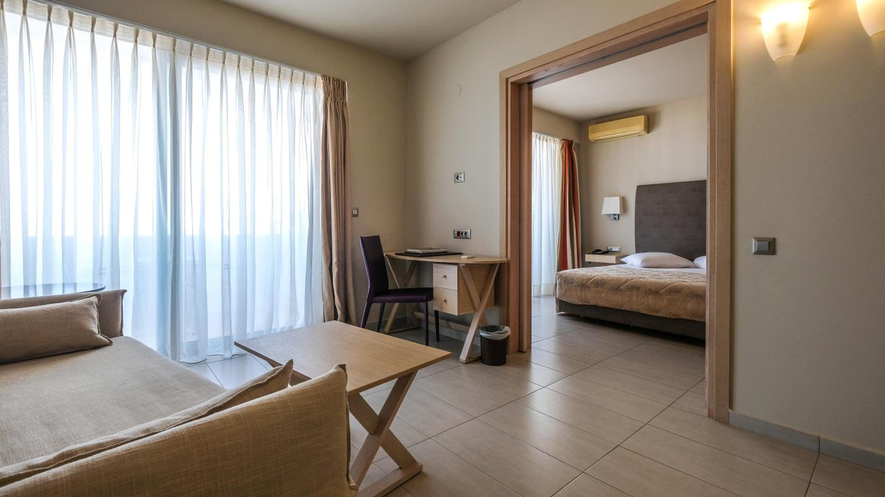 Junior Suite with Sea View thumbnail 5