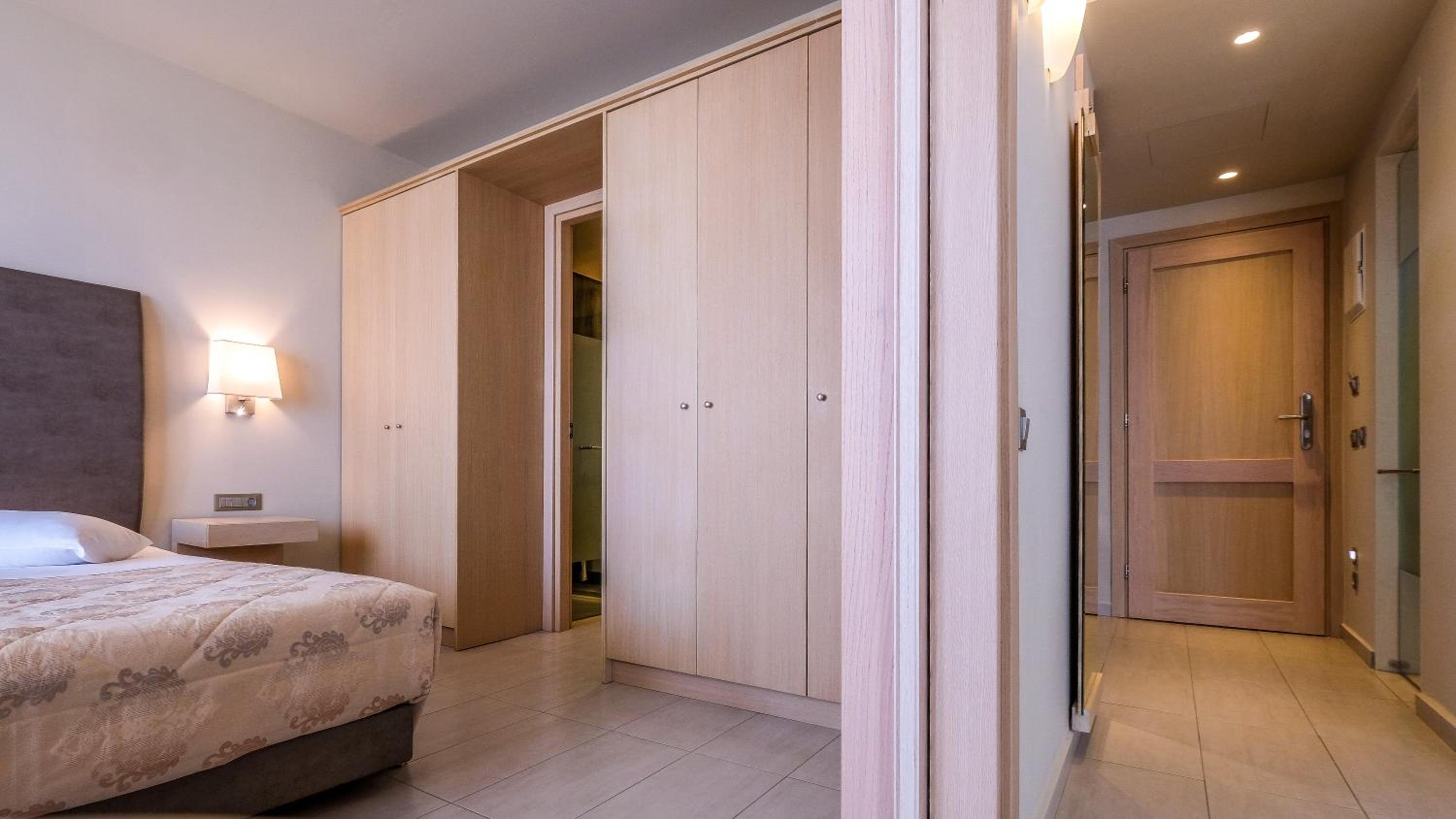 Junior Suite with Sea View thumbnail 6
