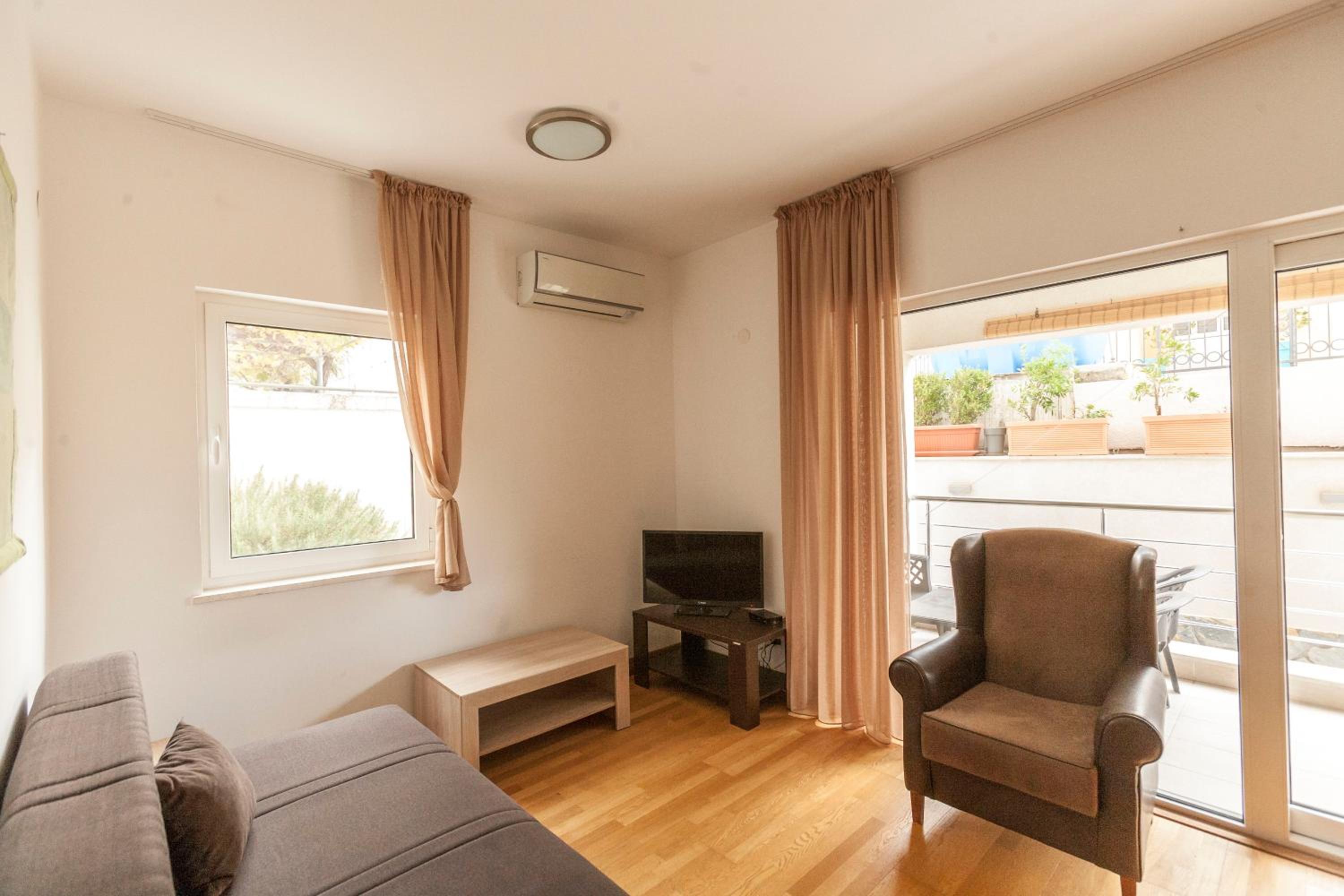 One-Bedroom Apartment with Terrace - Ground Floor photo 3