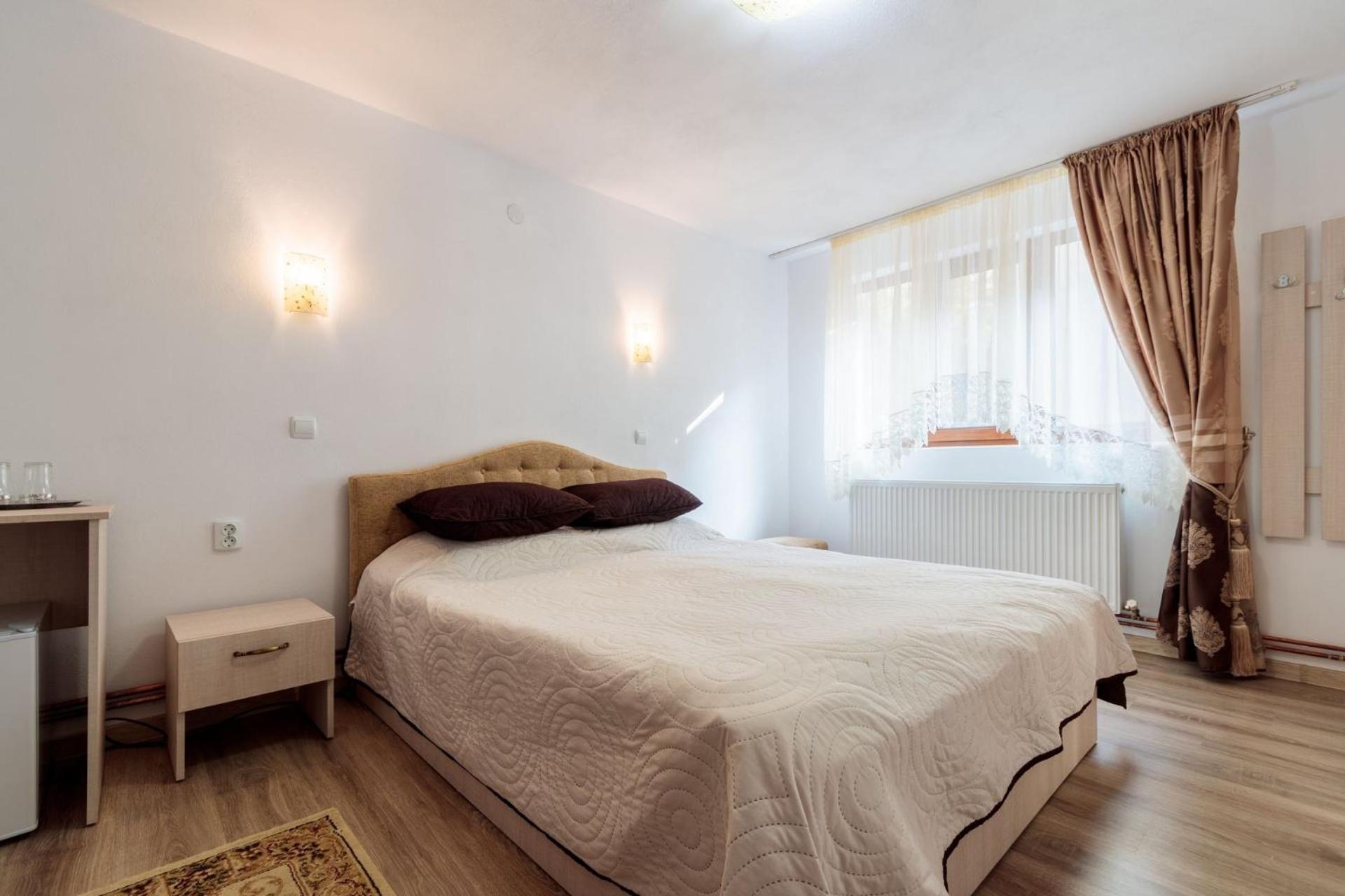 Economy Double Room - Photo 12