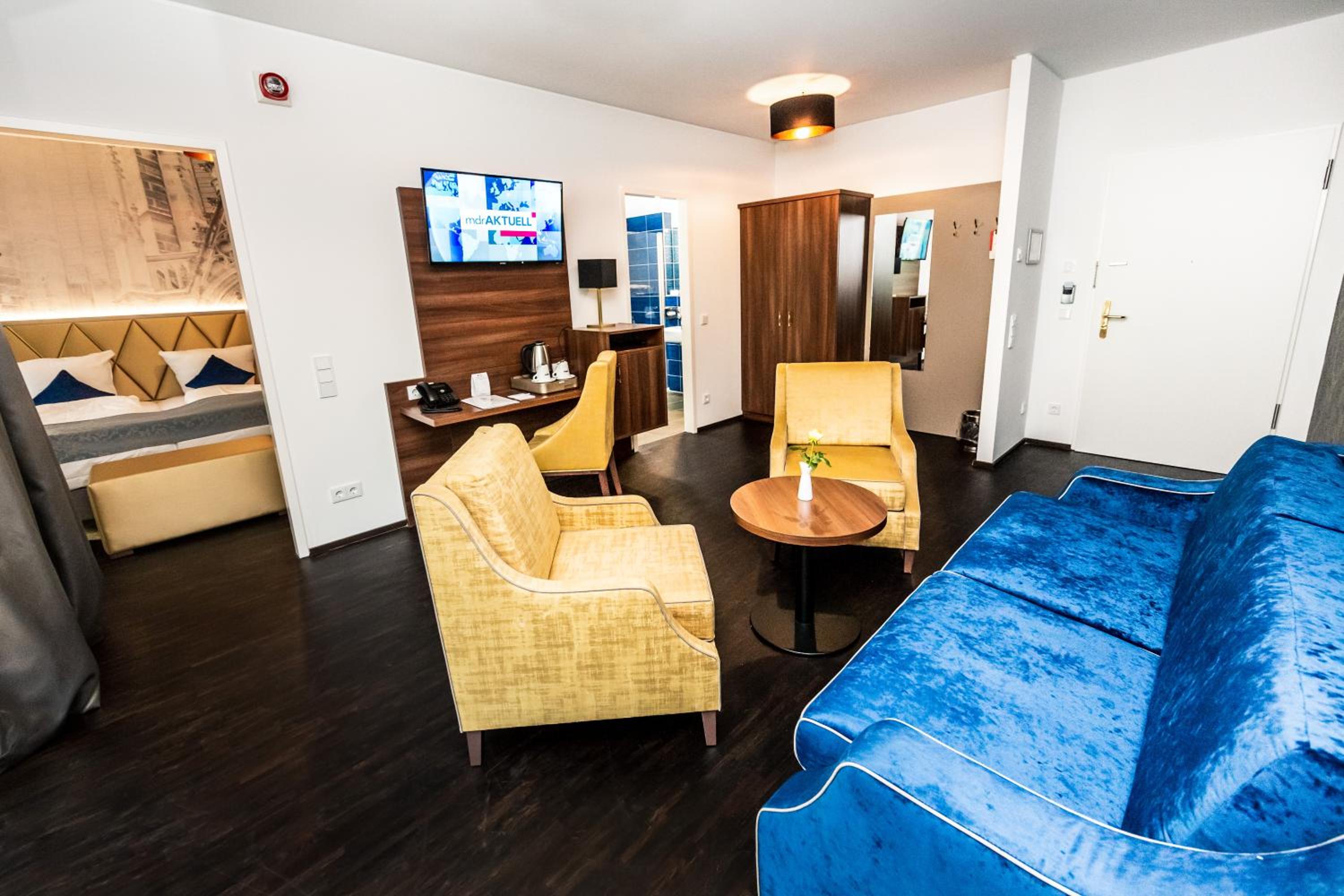 Two-Room Junior Suite with Balcony thumbnail 5