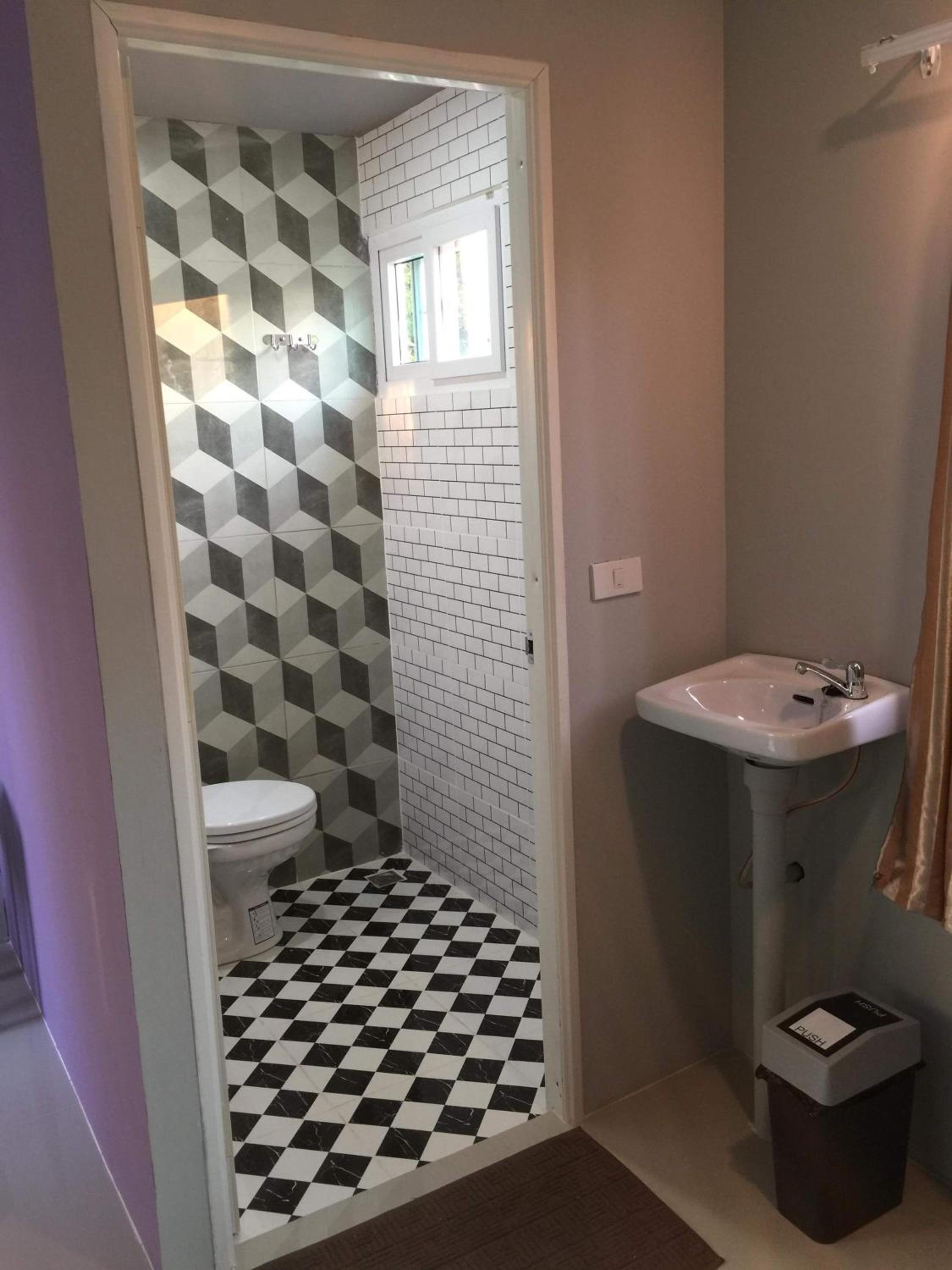 Budget Double Room with Private Bathroom - Photo 13